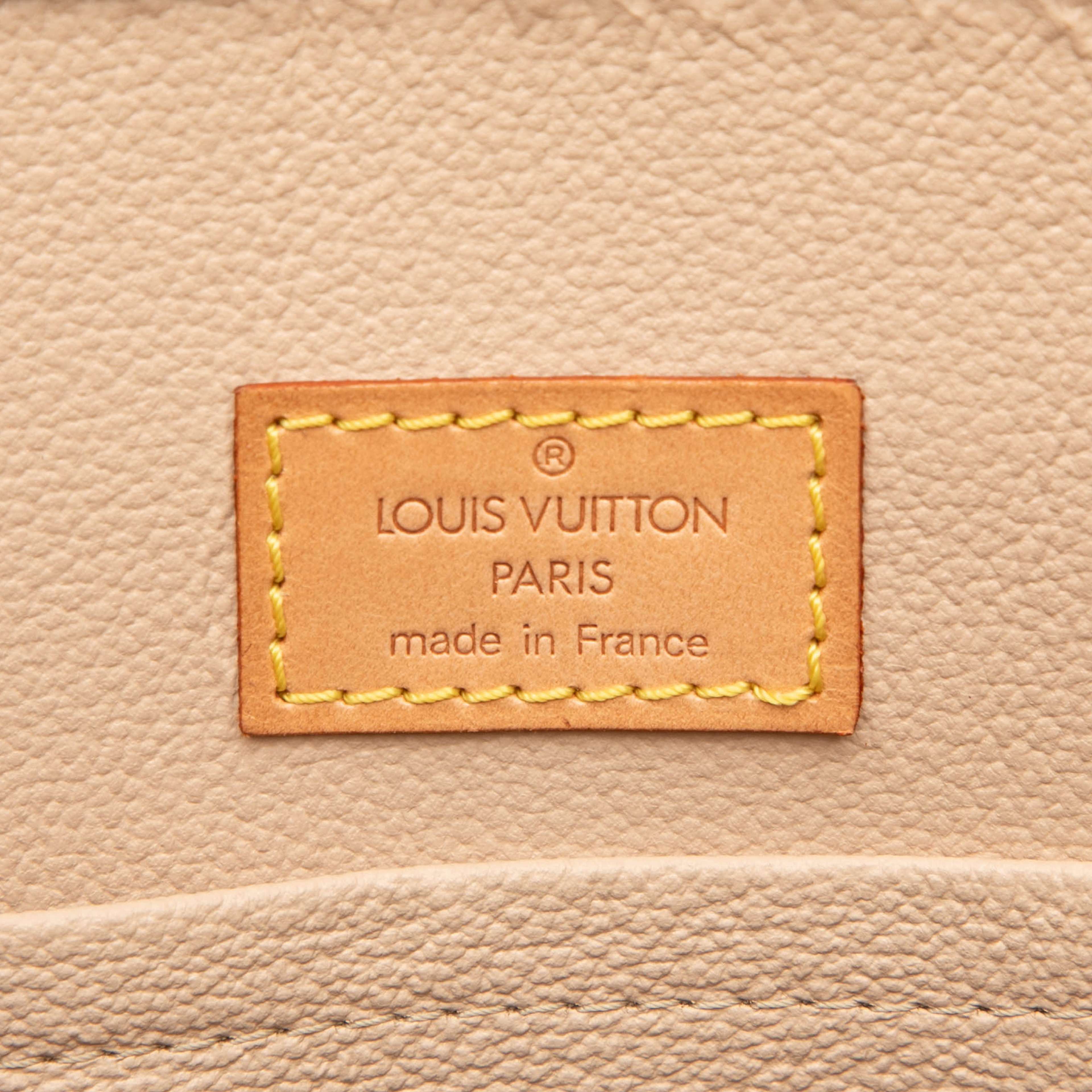Louis Vuitton Monogram Sac Plat, från Luxclusif, i färgen brown. Klicka för att öppna bilden i stort format