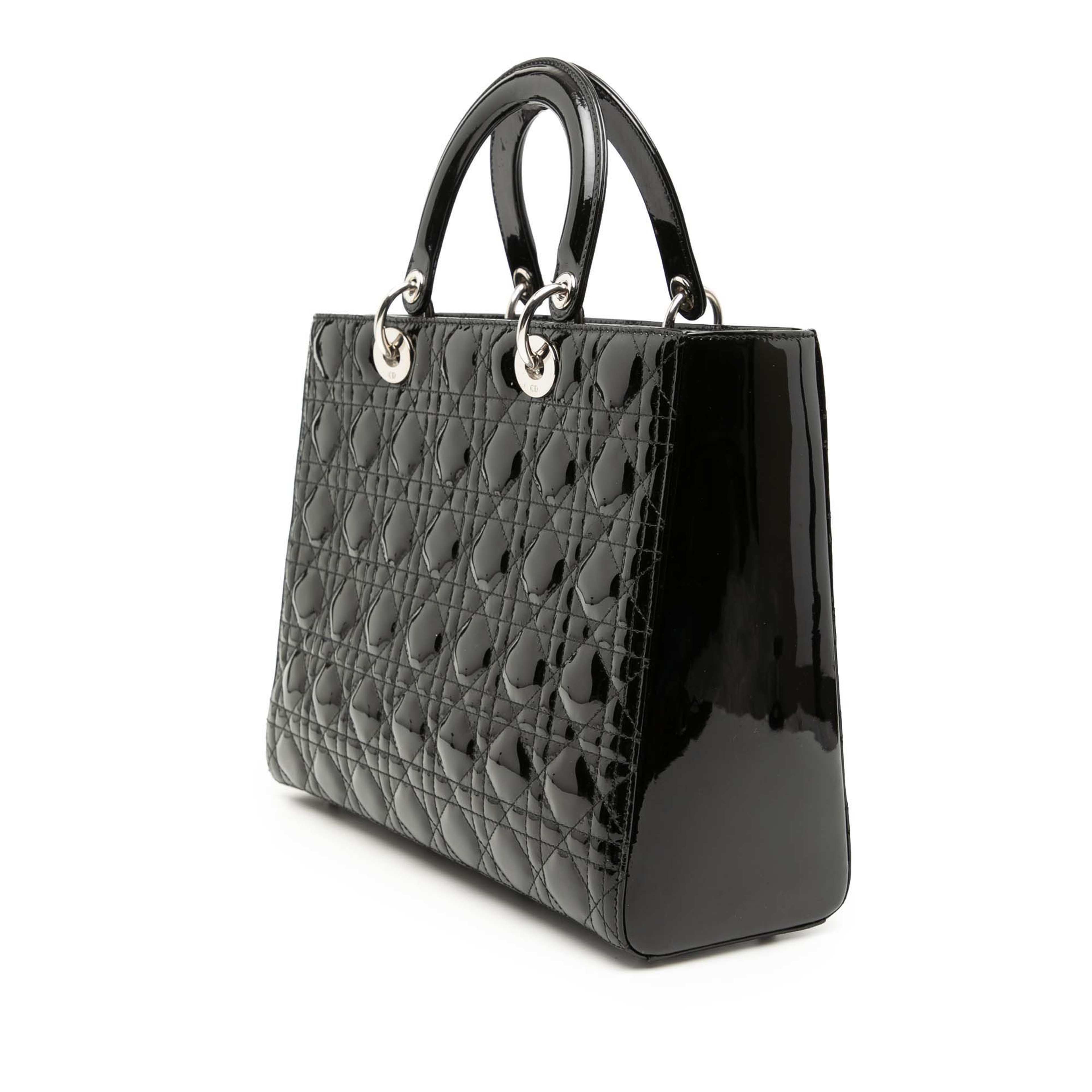 Dior Large Patent Cannage Lady Dior, från Luxclusif, i färgen svart. Klicka för att öppna bilden i stort format