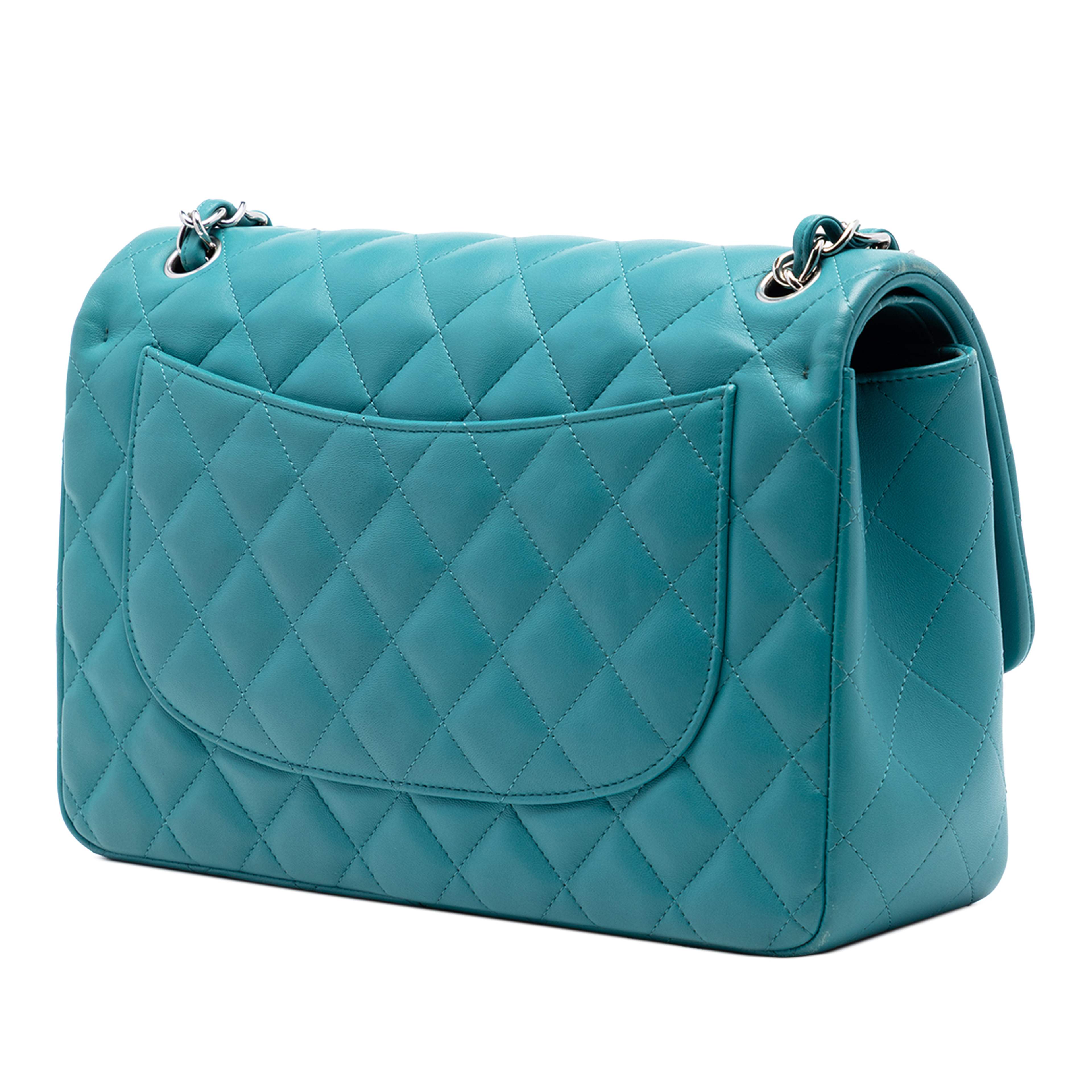 Chanel Jumbo Classic Lambskin Double Flap, från Luxclusif, i färgen blå. Klicka för att öppna bilden i stort format