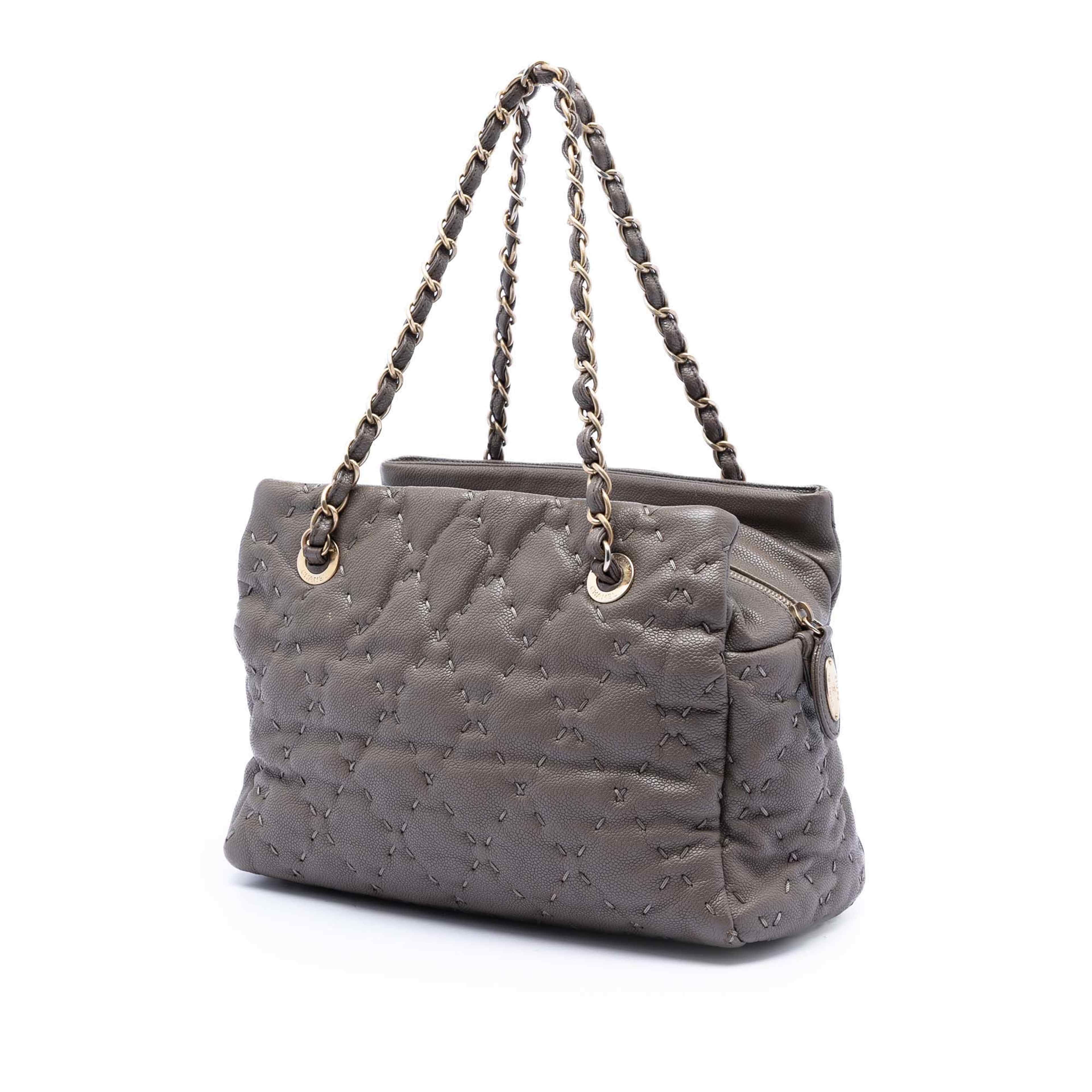 Chanel Cc Caviar Wild Stitch Tote, från Luxclusif, i färgen brun. Klicka för att öppna bilden i stort format