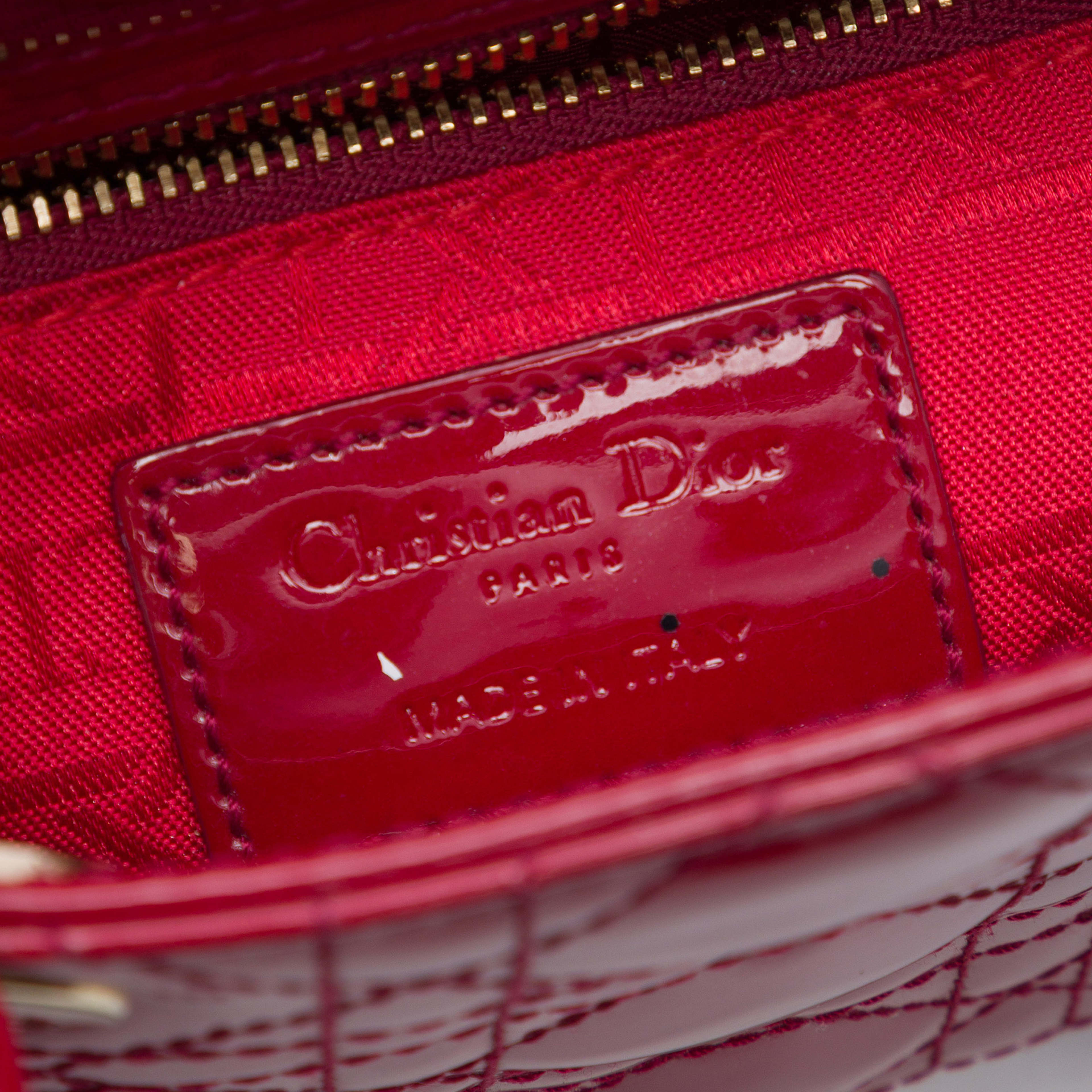 Dior Mini Patent Cannage Lady Dior, från Luxclusif, i färgen röd. Klicka för att öppna bilden i stort format
