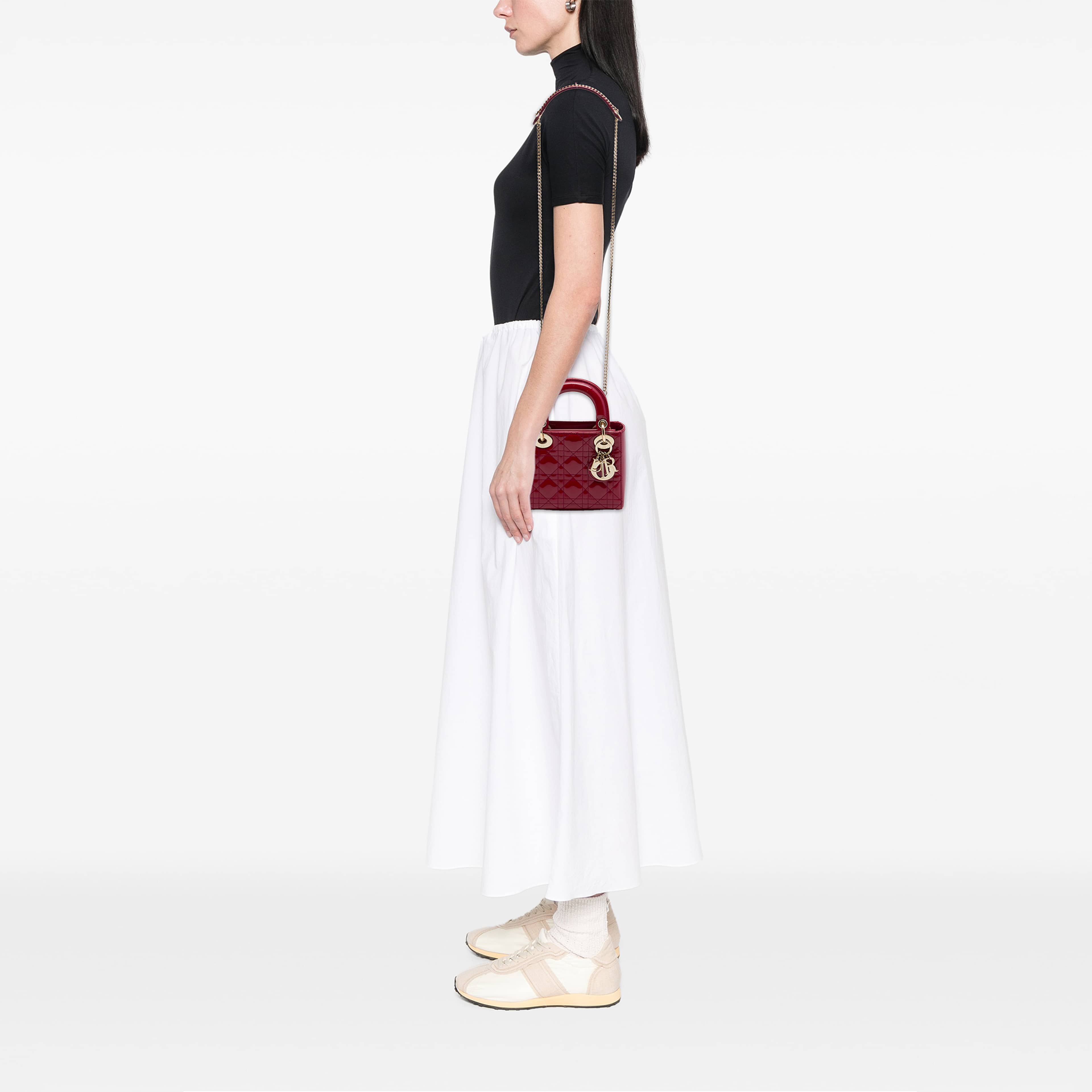 Dior Mini Patent Cannage Lady Dior, från Luxclusif, i färgen röd. Klicka för att öppna bilden i stort format
