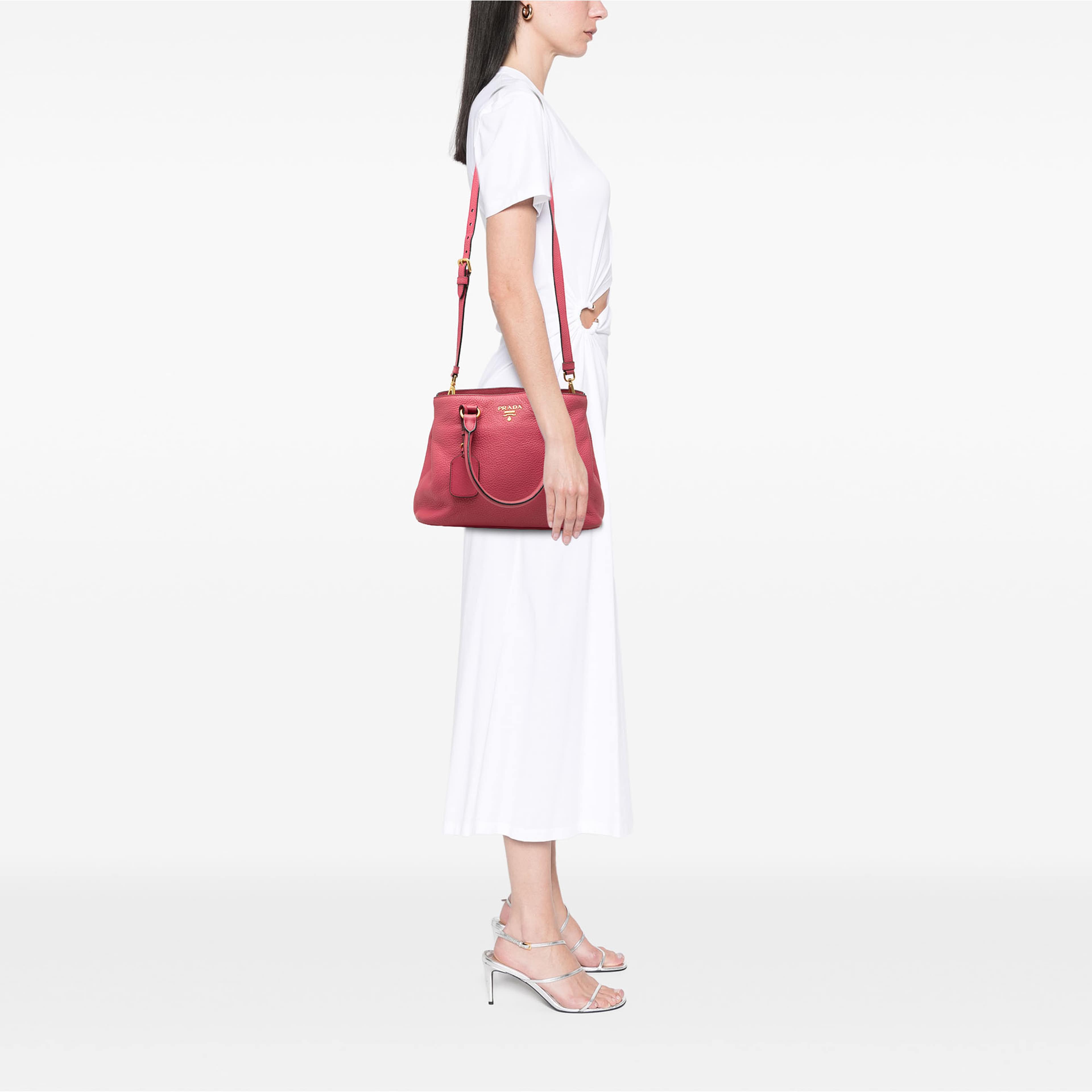 Prada Vitello Daino Open Convertible Tote, från Luxclusif, i färgen rosa. Klicka för att öppna bilden i stort format