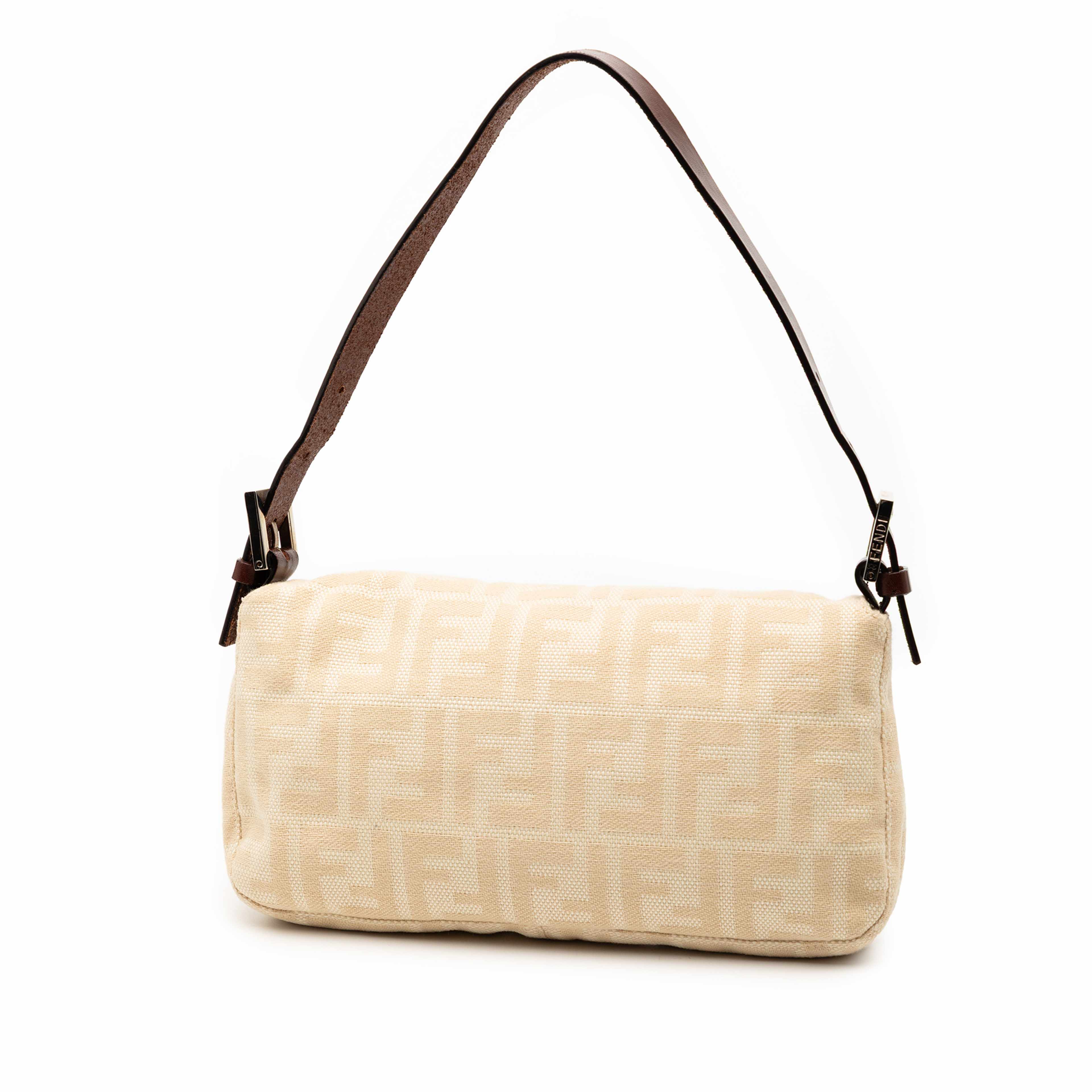 Fendi Zucca Canvas Baguette, från Luxclusif, i färgen beige. Klicka för att öppna bilden i stort format