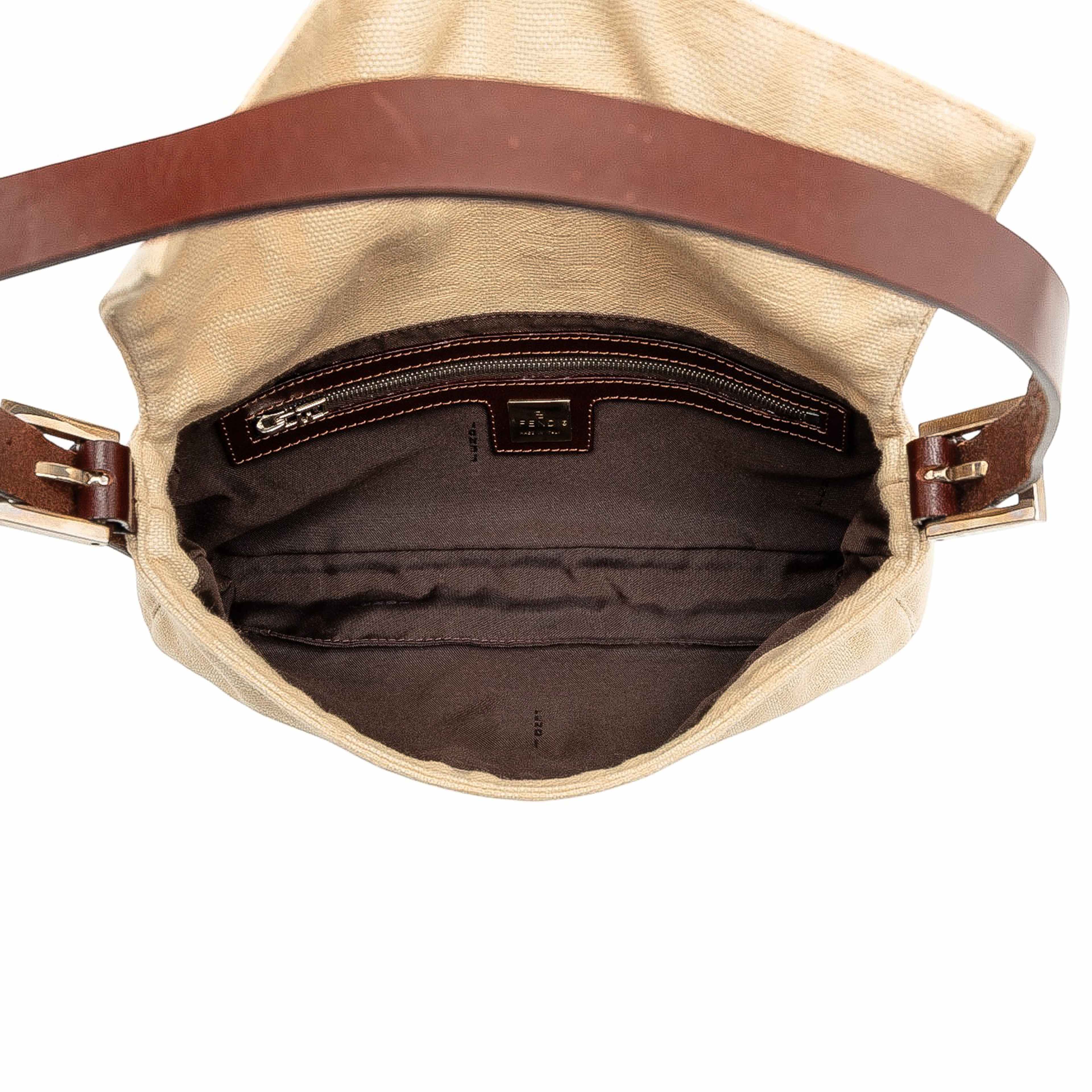 Fendi Zucca Canvas Baguette, från Luxclusif, i färgen beige. Klicka för att öppna bilden i stort format