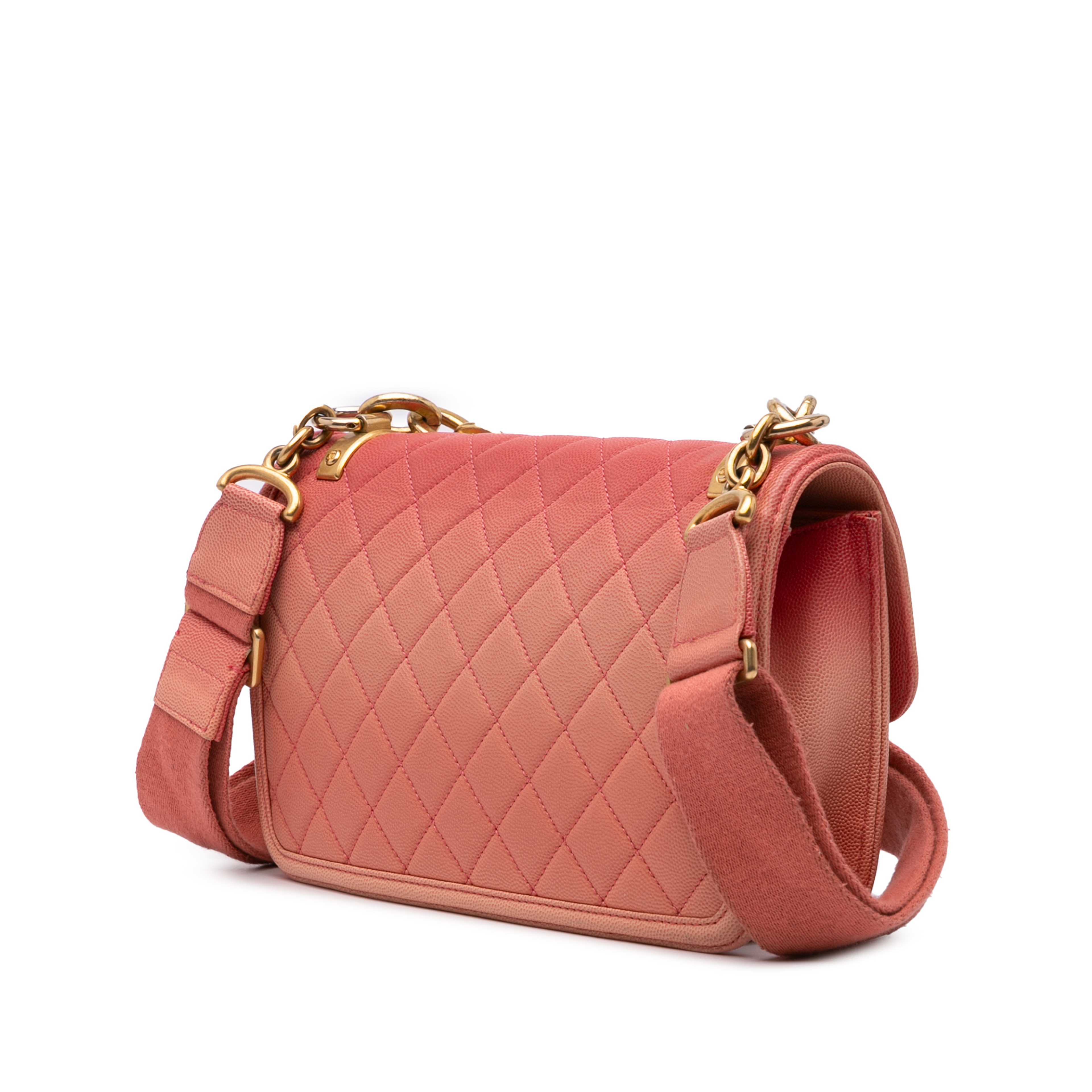 Chanel Medium Quilted Caviar Sunset On The Sea Flap, från Luxclusif, i färgen rosa. Klicka för att öppna bilden i stort format