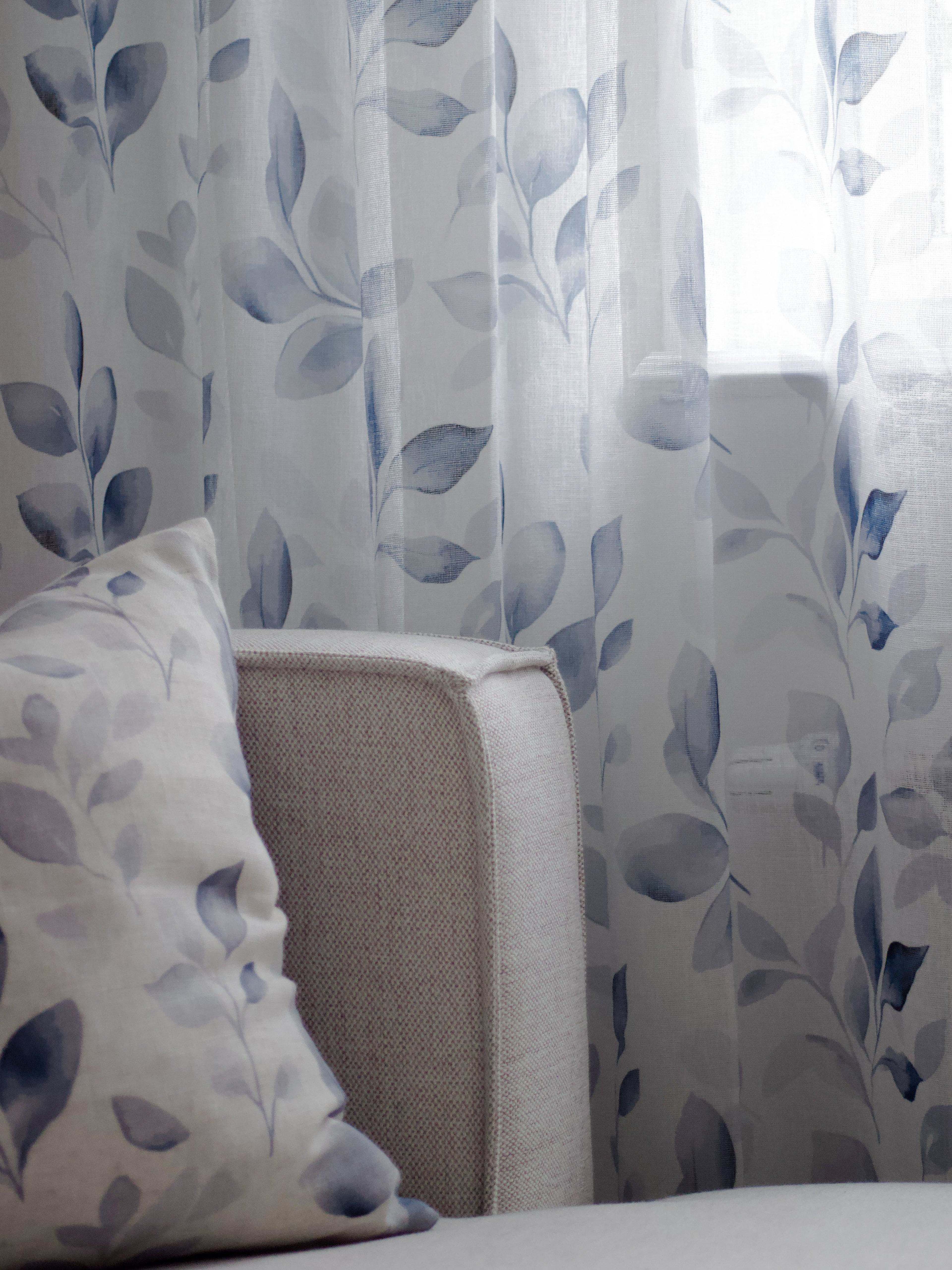 Silje Gardin 2p, från Svanefors, i färgen blå. Klicka för att öppna bilden i stort format