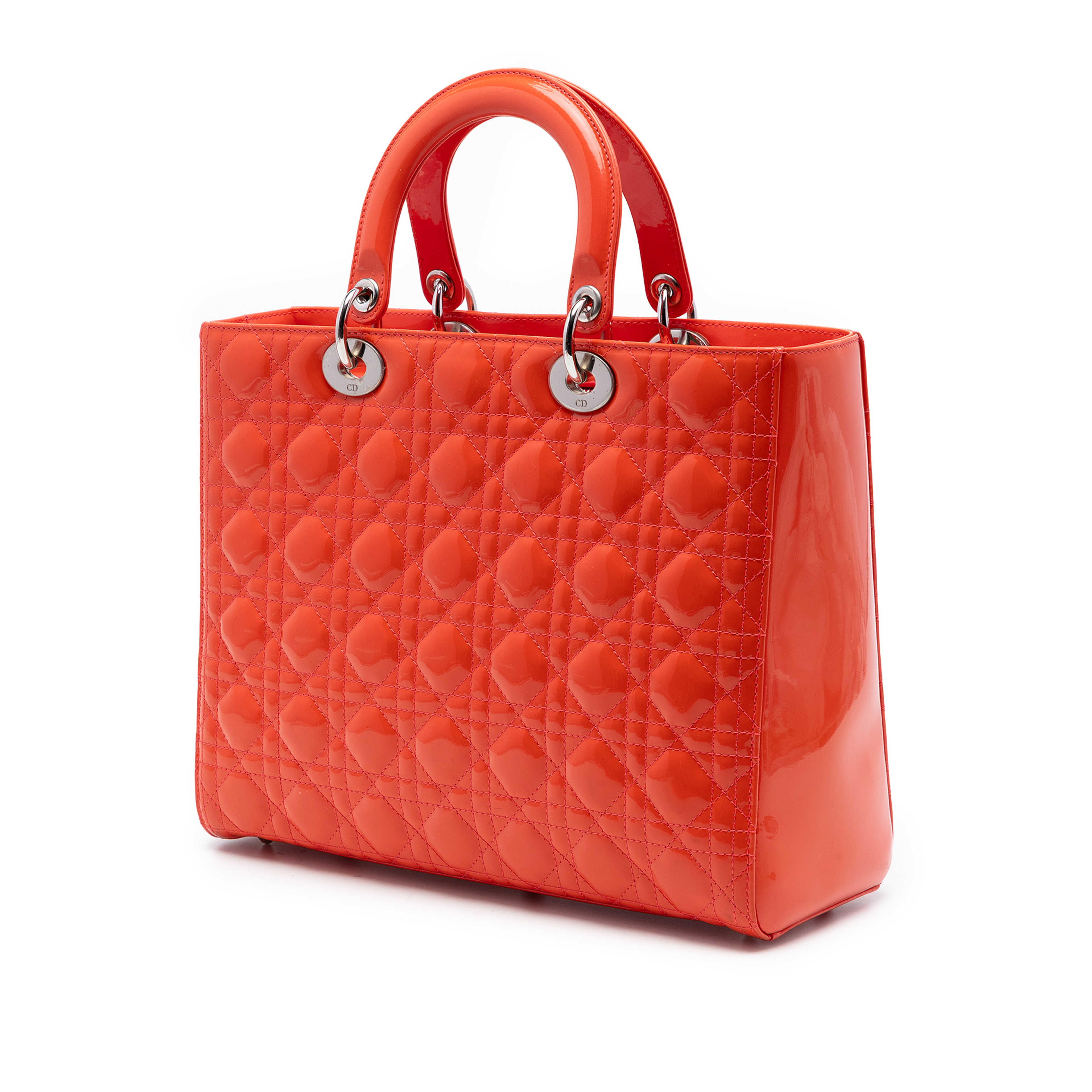 Dior Large Patent Cannage Lady Dior, från Luxclusif, i färgen red orange. Klicka för att öppna bilden i stort format