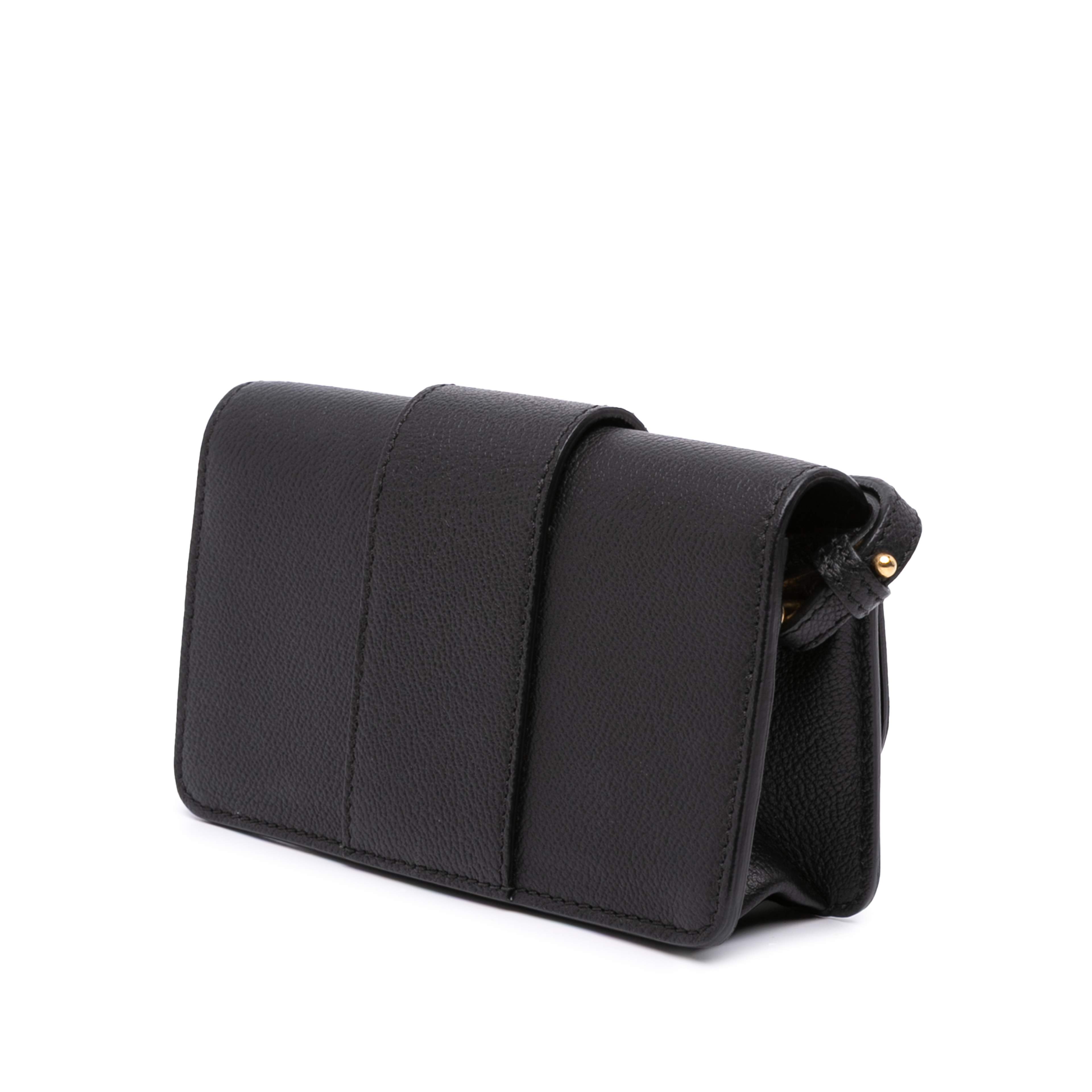 Burberry Mini Soft Grain Calfskin Buckle Crossbody, från Luxclusif, i färgen black. Klicka för att öppna bilden i stort format