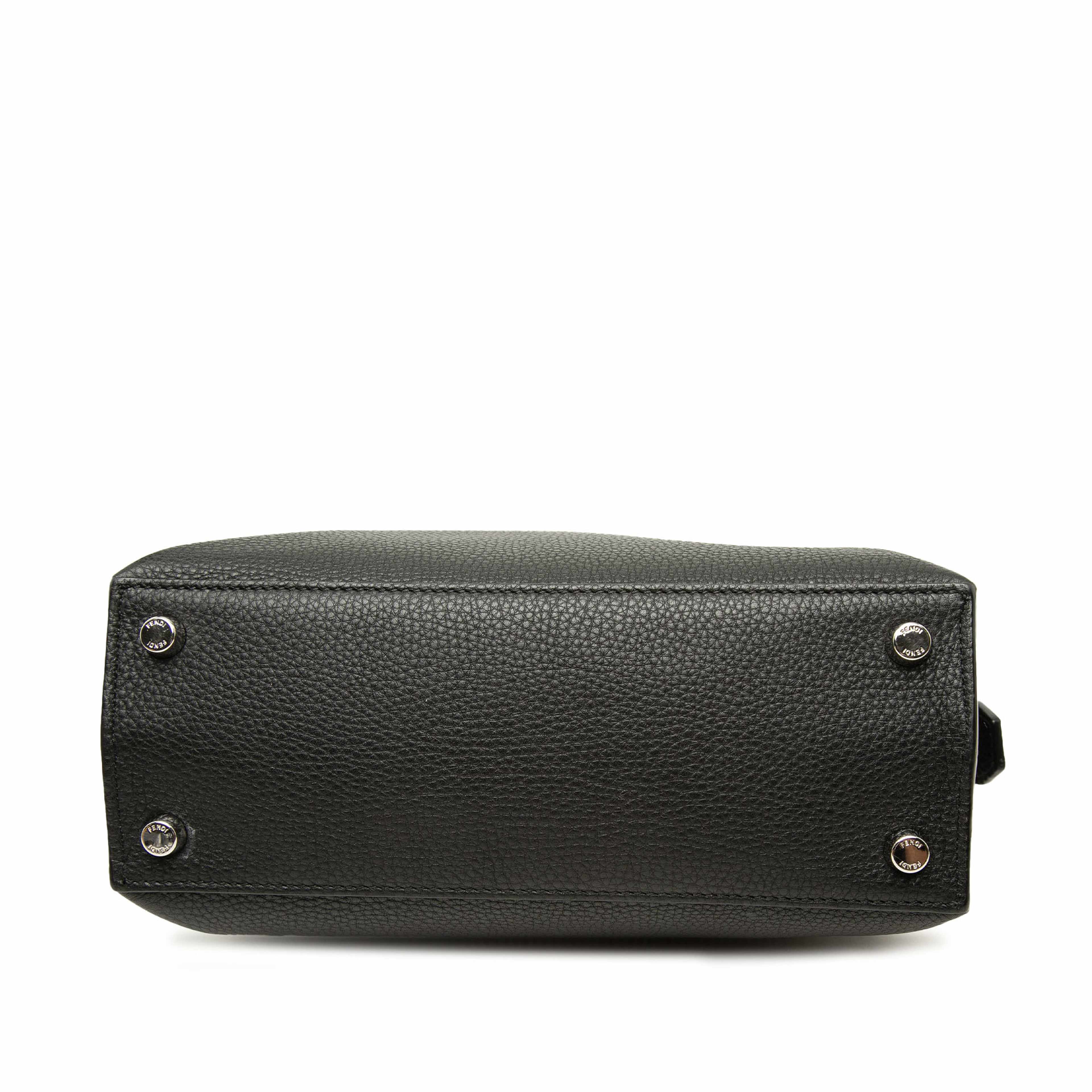 Fendi Mini Leather Peekaboo Iconic Essential Satchel, från Luxclusif, i färgen svart. Klicka för att öppna bilden i stort format