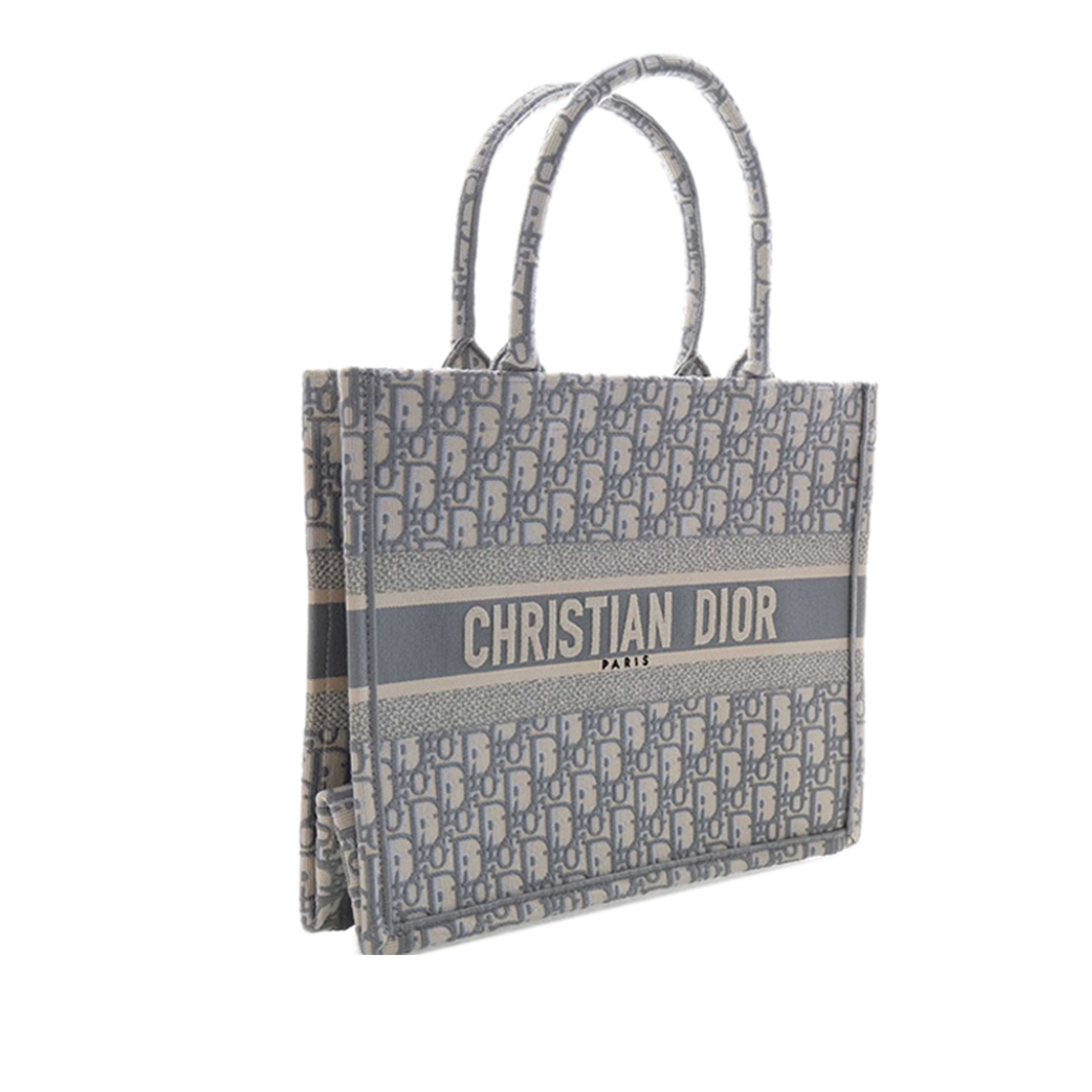 Dior Medium Oblique Embroidered Canvas Book Tote, från Luxclusif, i färgen gray. Klicka för att öppna bilden i stort format