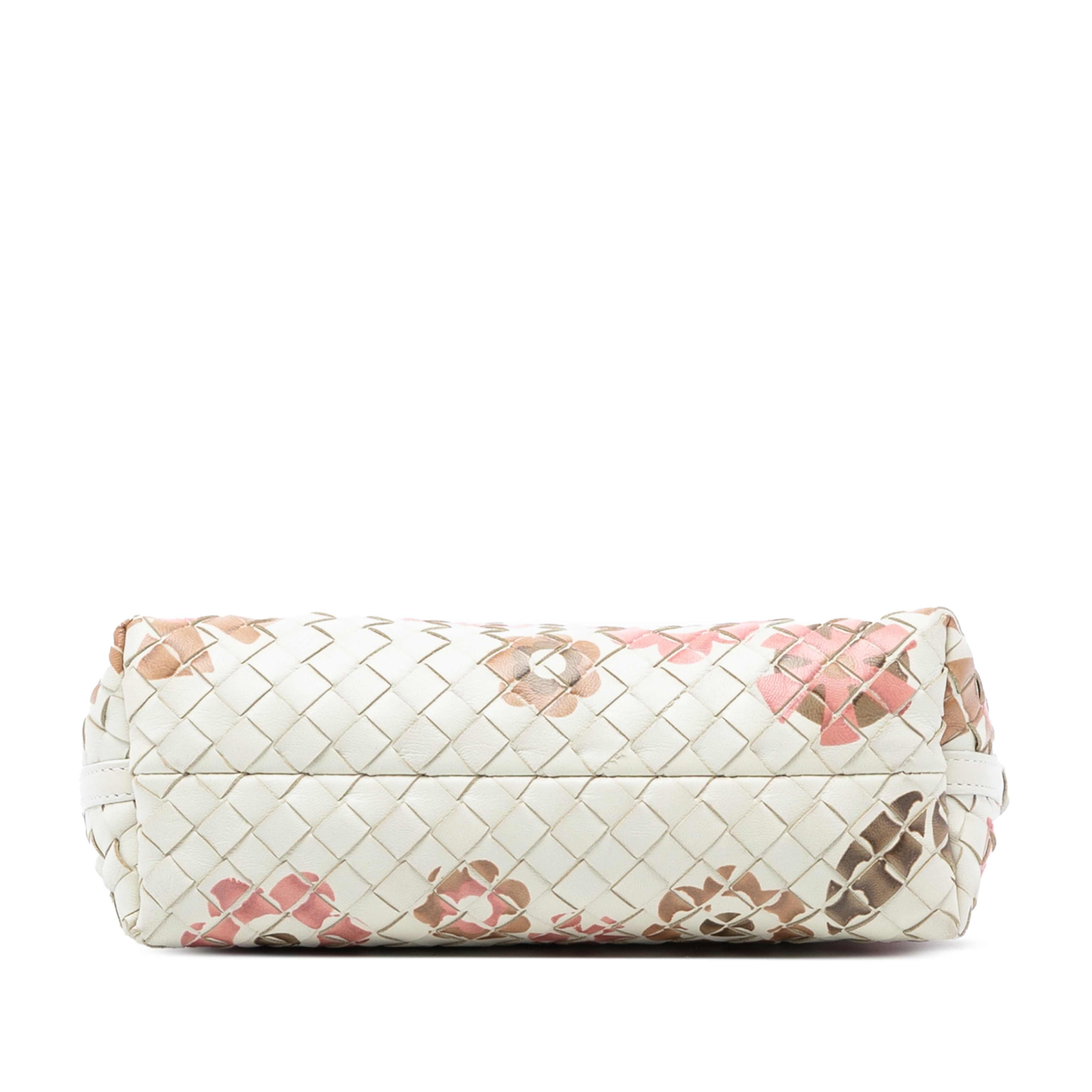 Bottega Veneta Nappa Intrecciato Floral Print Handbag, från Luxclusif, i färgen white. Klicka för att öppna bilden i stort format