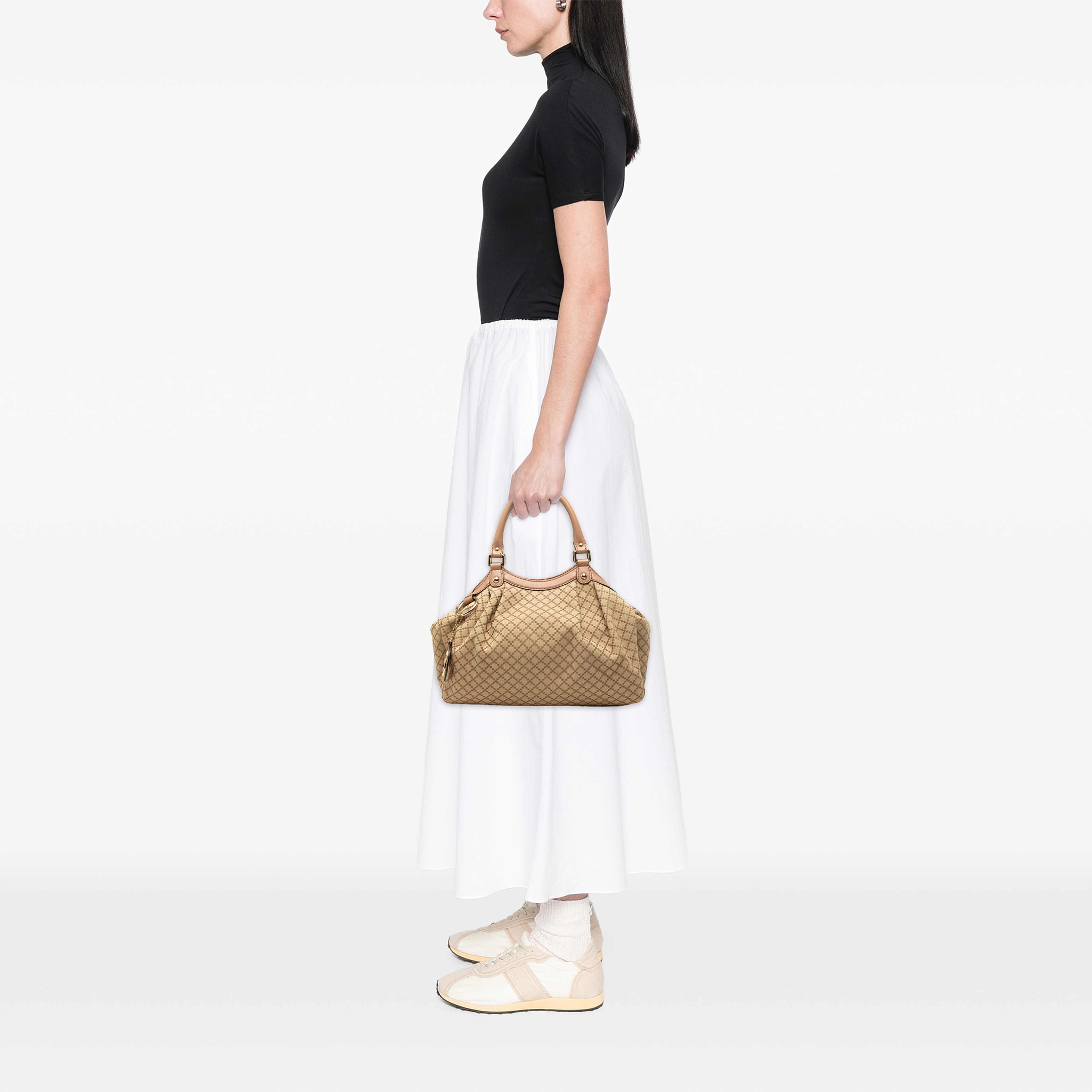 Gucci Medium Diamante Canvas Sukey Tote, från Luxclusif, i färgen beige. Klicka för att öppna bilden i stort format