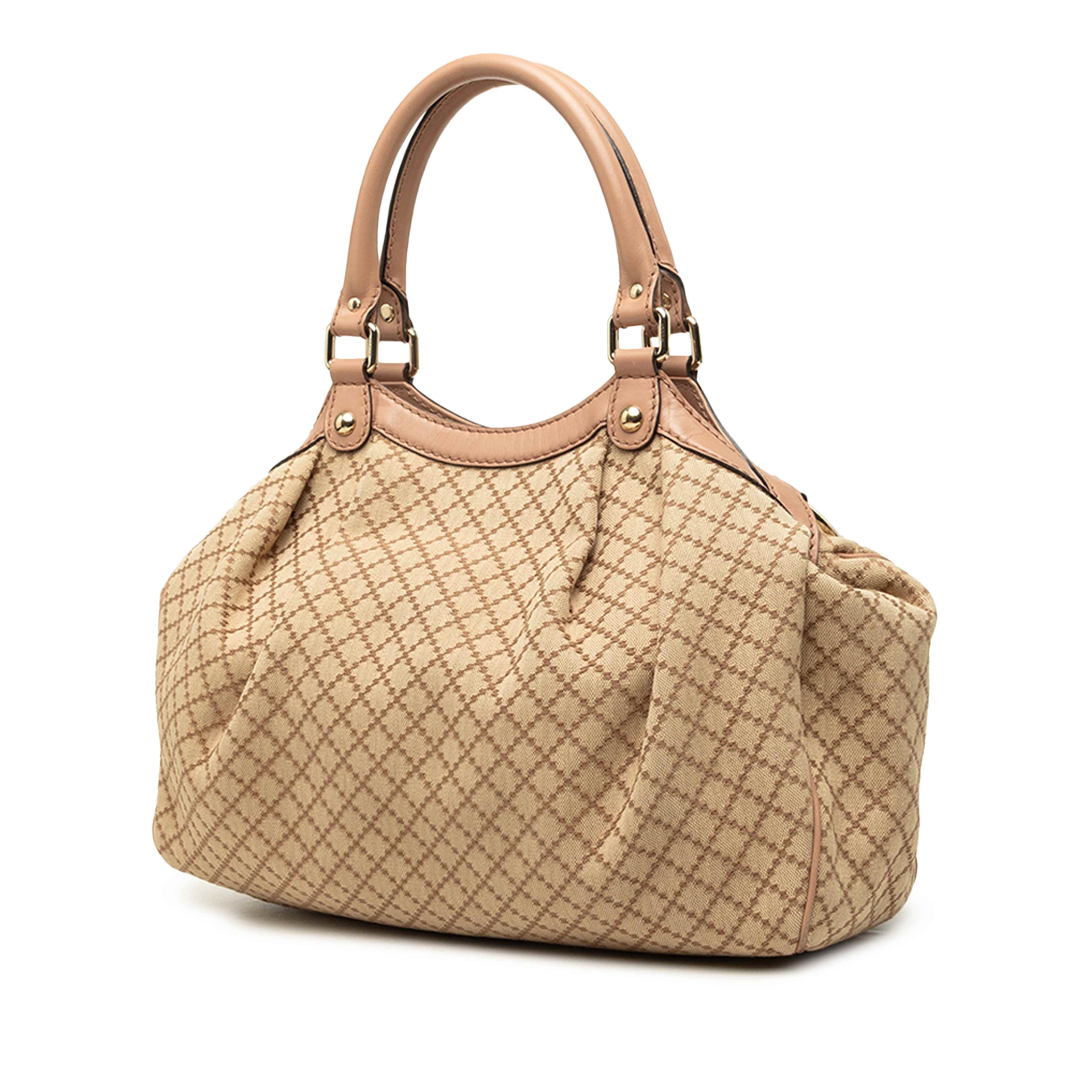 Gucci Medium Diamante Canvas Sukey Tote, från Luxclusif, i färgen beige. Klicka för att öppna bilden i stort format