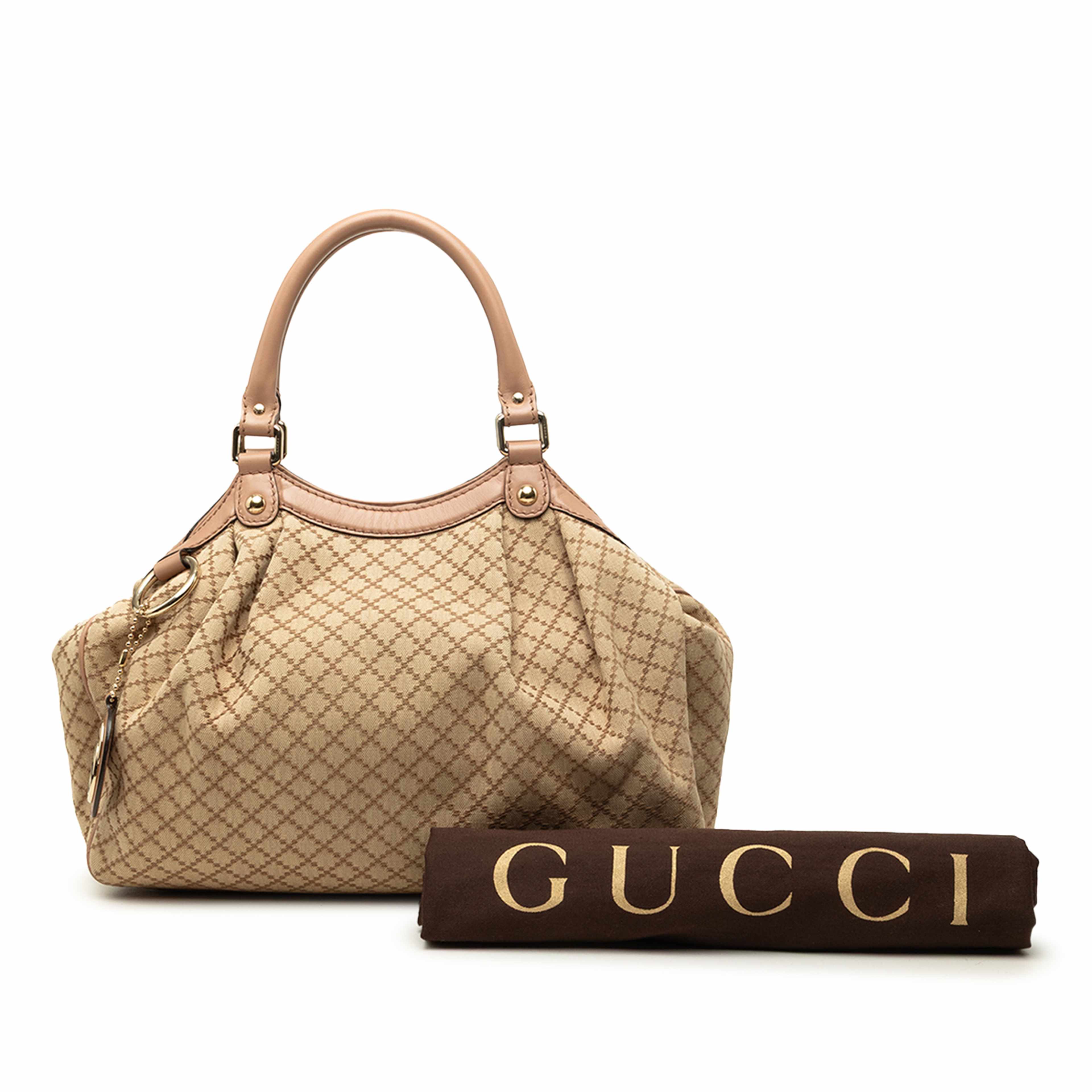 Gucci Medium Diamante Canvas Sukey Tote, från Luxclusif, i färgen beige. Klicka för att öppna bilden i stort format