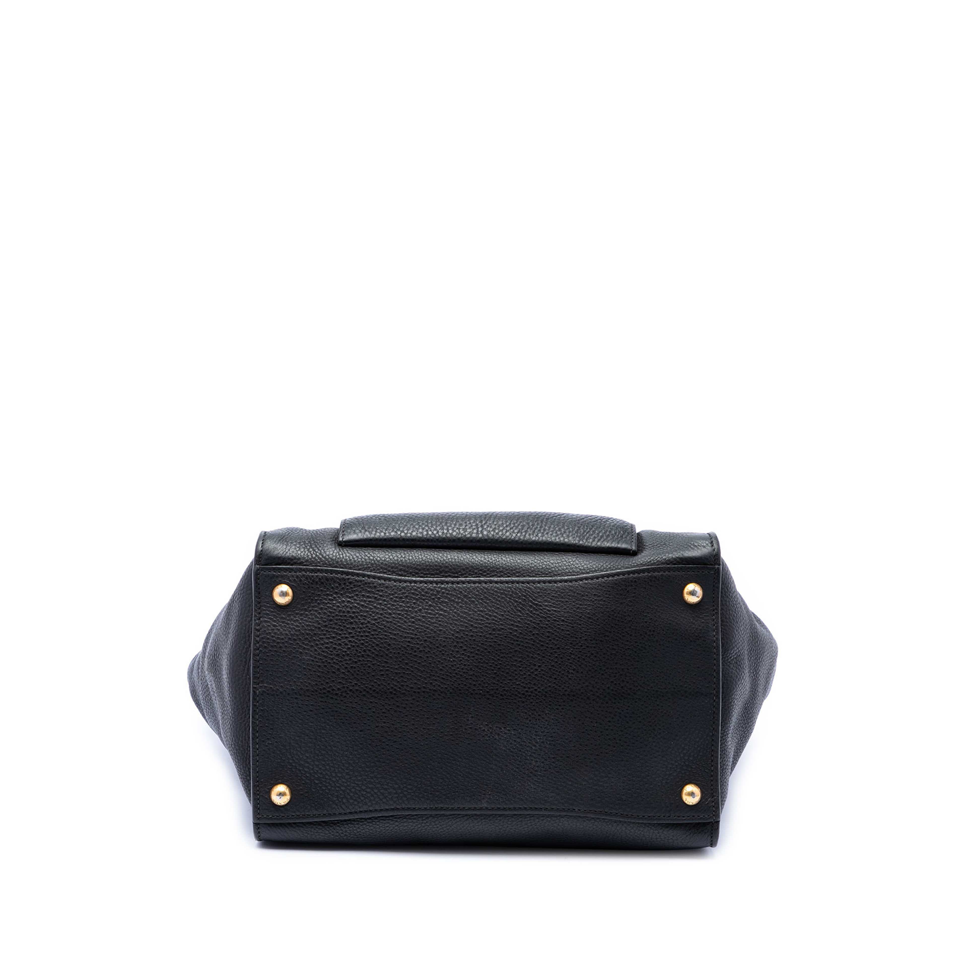 Prada Vitello Daino Front Pocket Open Convertible Tote, från Luxclusif, i färgen svart. Klicka för att öppna bilden i stort format
