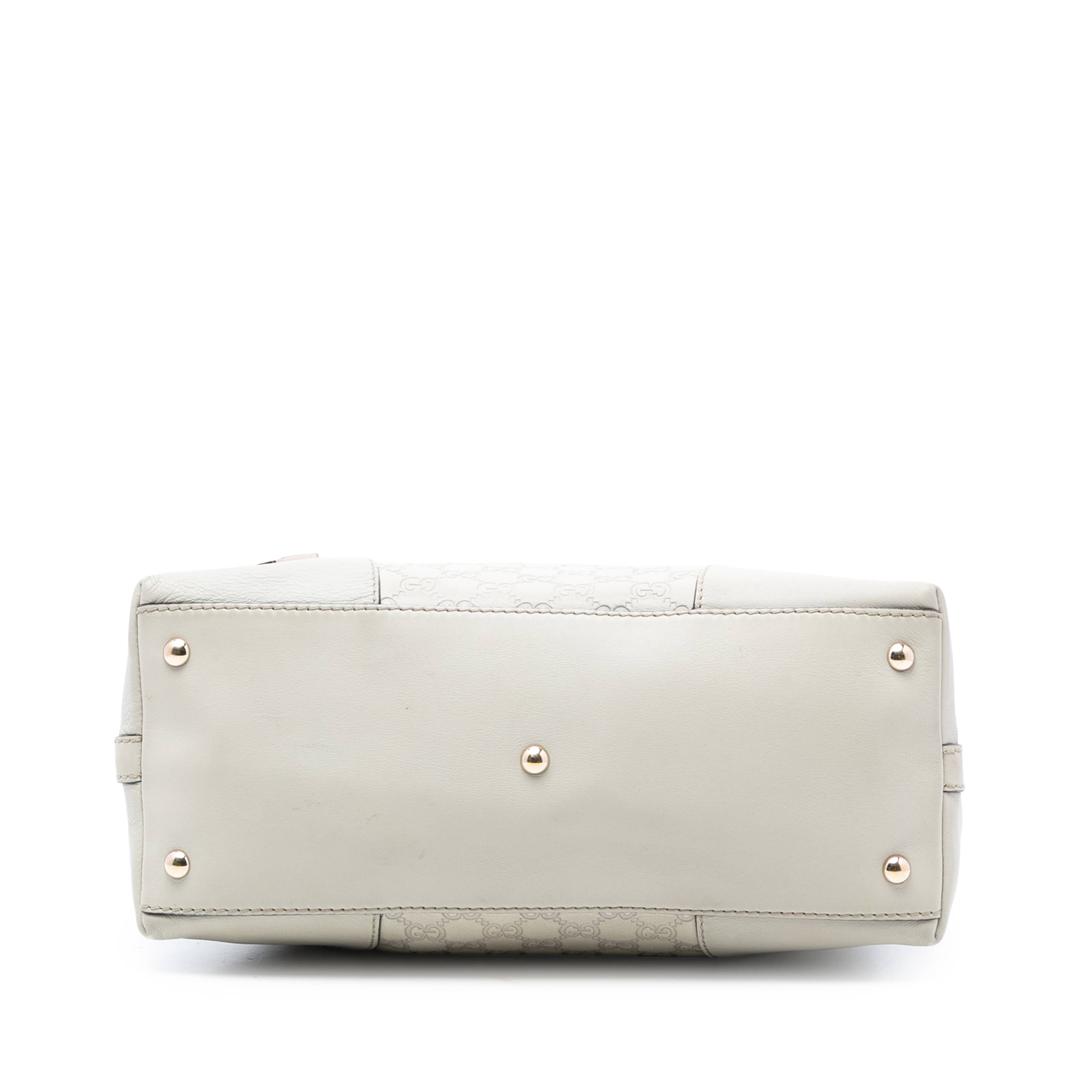 Gucci Guccissima Lovely Shoulder Bag, från Luxclusif, i färgen off white. Klicka för att öppna bilden i stort format