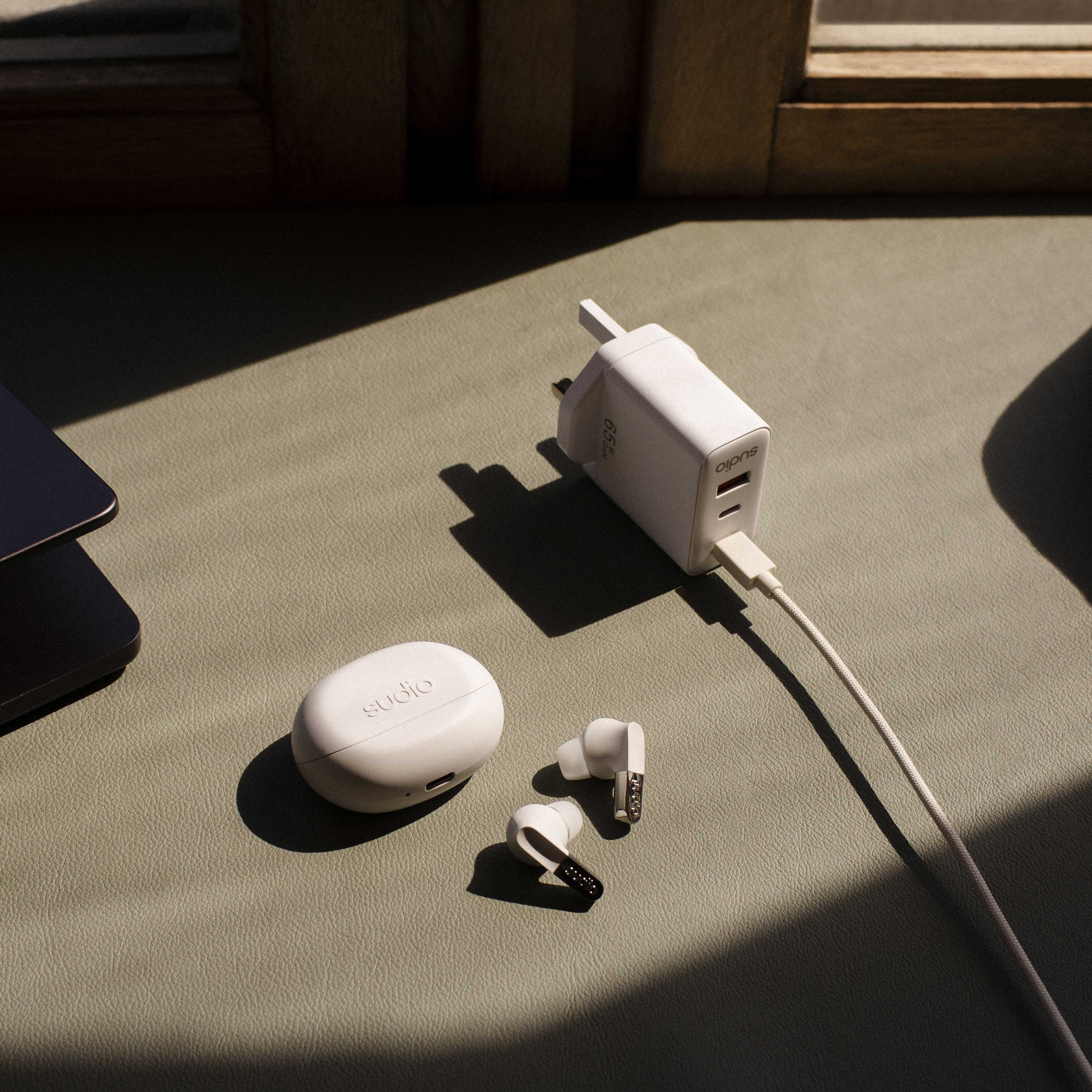 Sudio P3 Uk Plug, från Sudio, i färgen white. Klicka för att öppna bilden i stort format