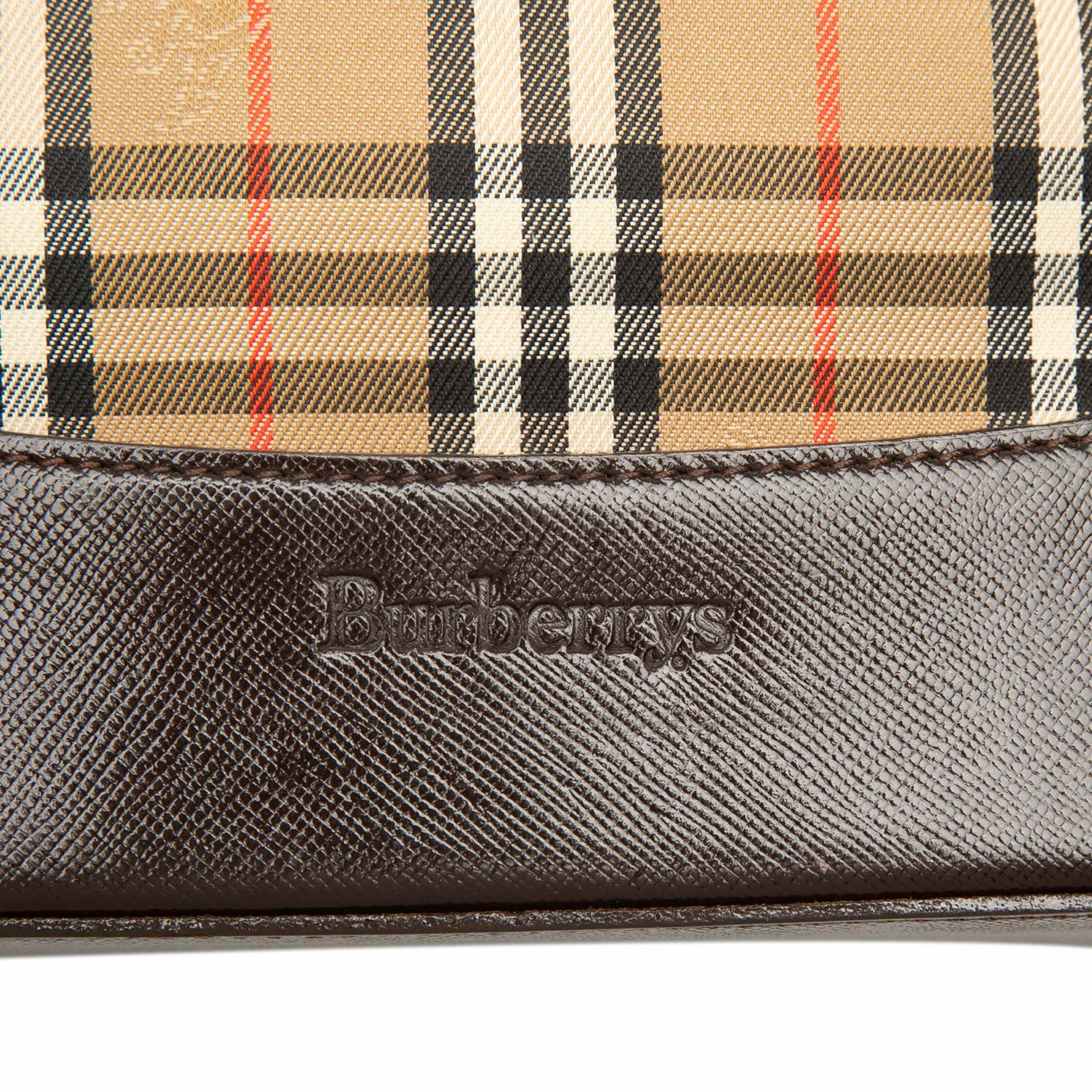 Burberry Haymarket Check Canvas Tote, från Luxclusif, i färgen beige. Klicka för att öppna bilden i stort format
