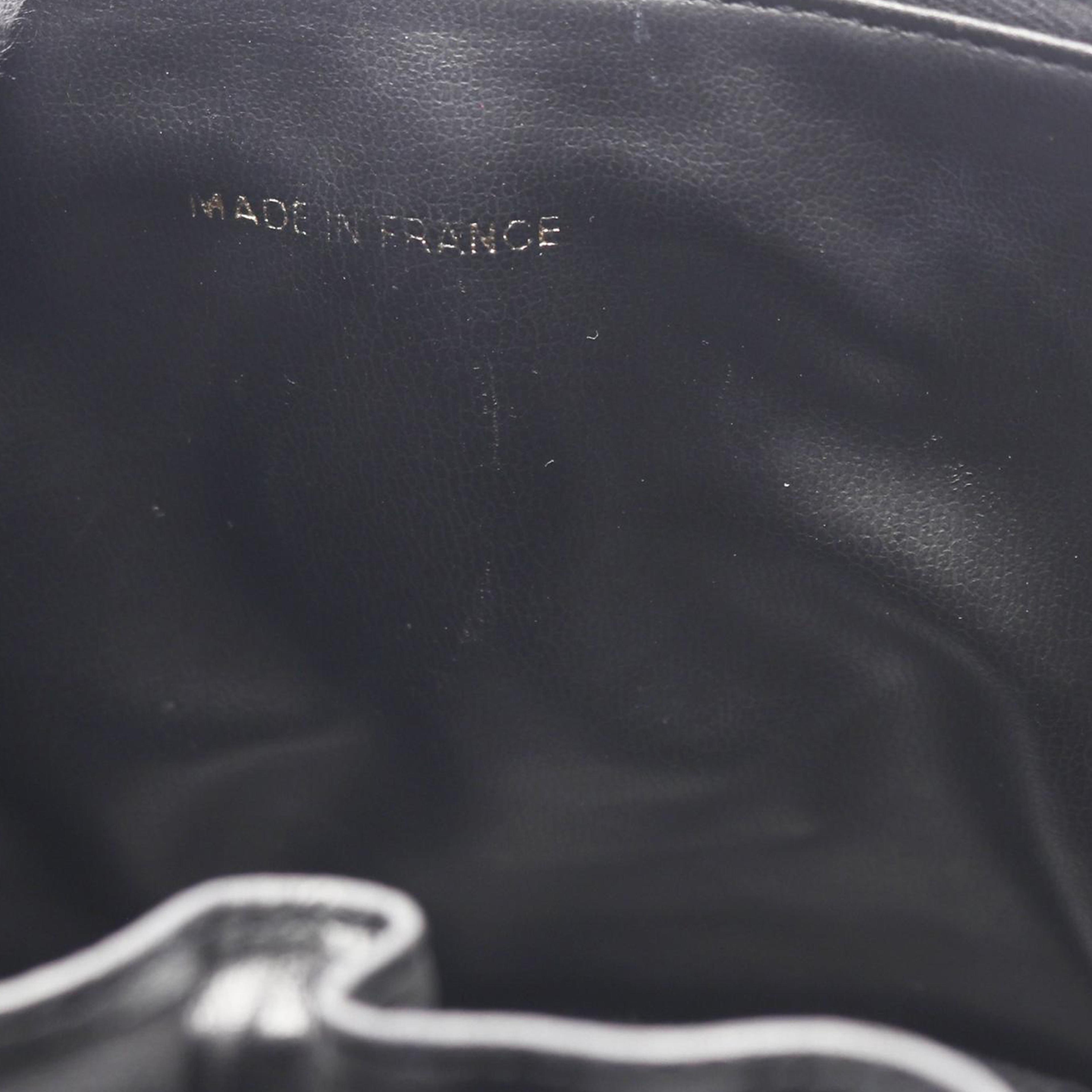 Chanel Cc Caviar Vanity Case, från Luxclusif, i färgen black. Klicka för att öppna bilden i stort format