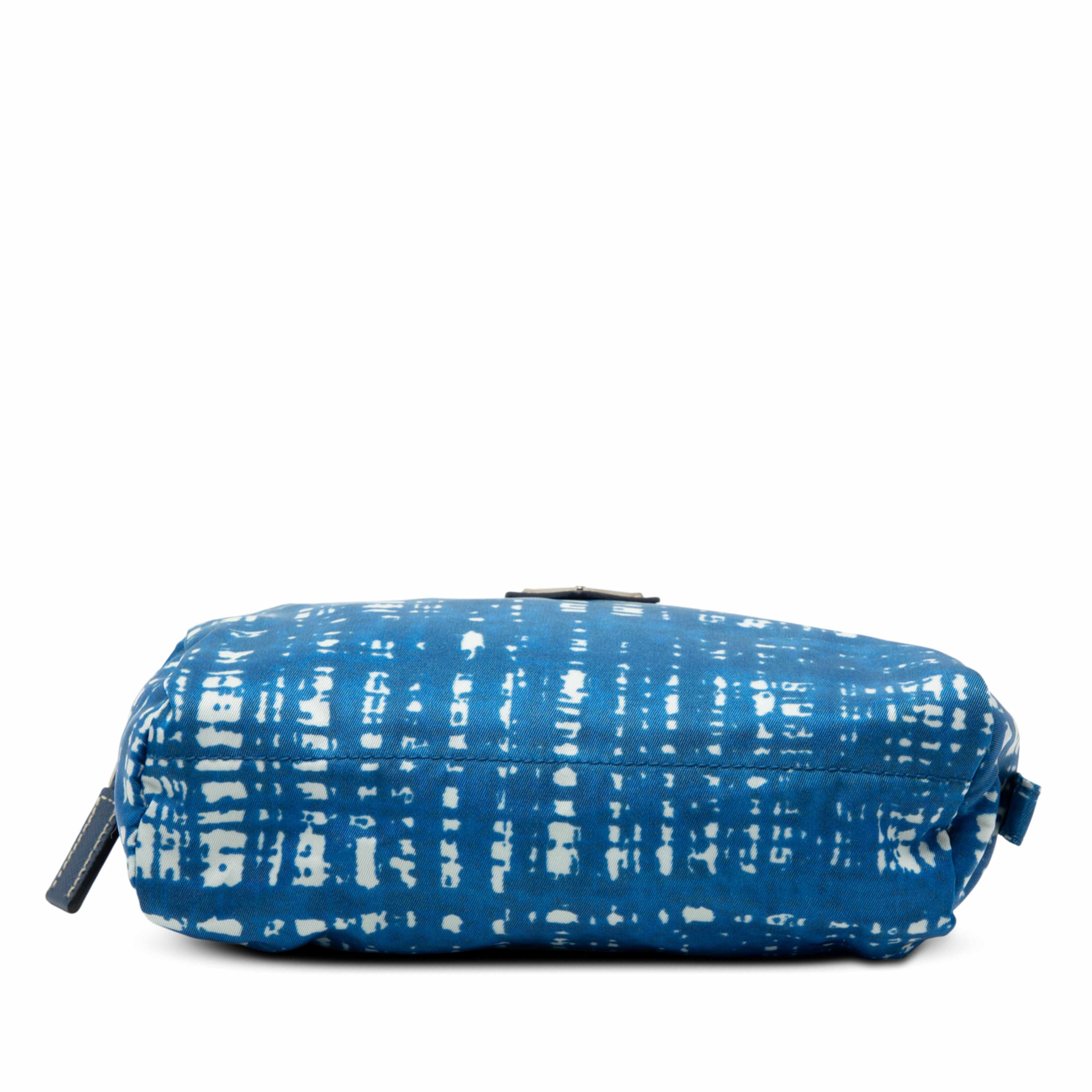Prada Tessuto Stampato Cosmetic Pouch, från Luxclusif, i färgen blue. Klicka för att öppna bilden i stort format