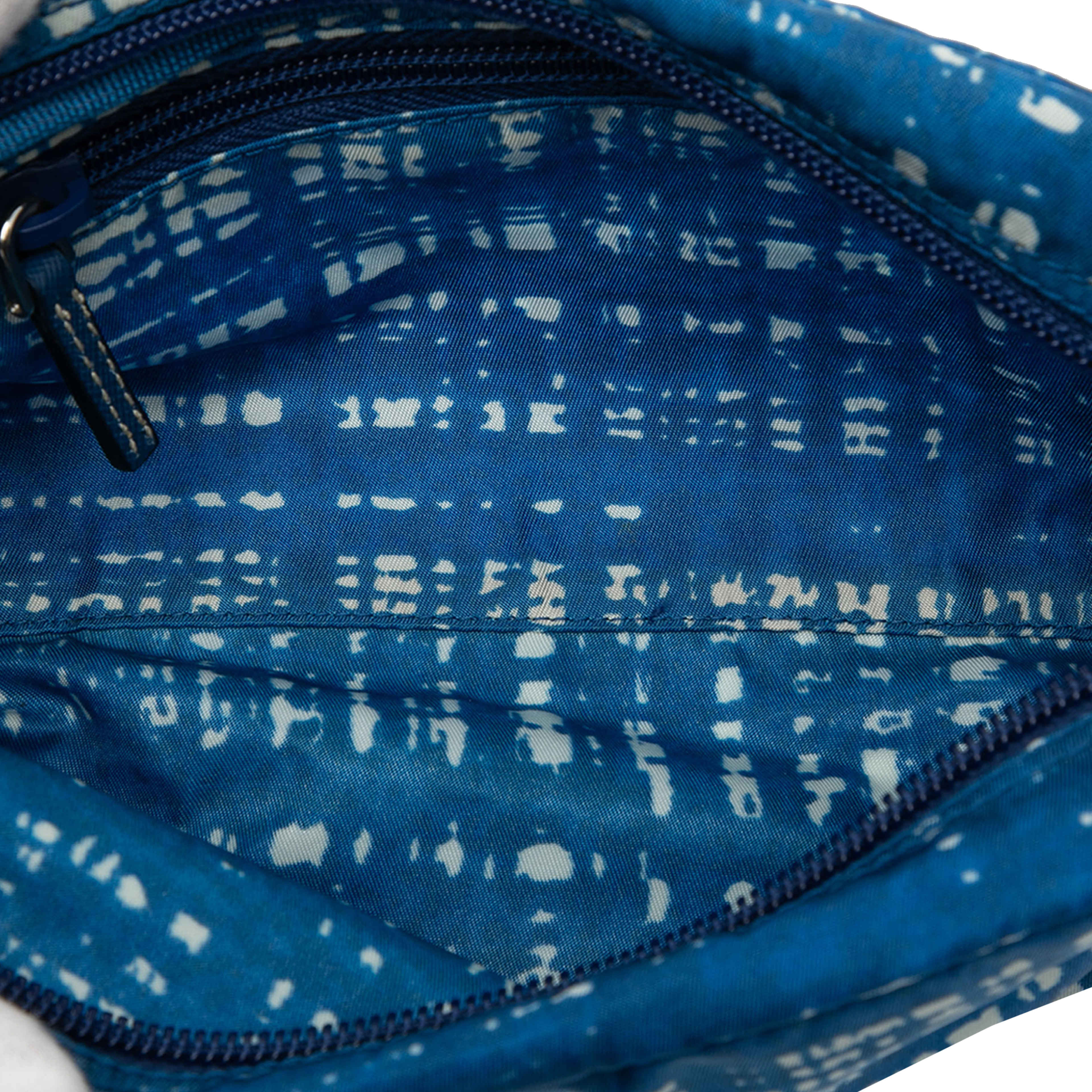 Prada Tessuto Stampato Cosmetic Pouch, från Luxclusif, i färgen blue. Klicka för att öppna bilden i stort format