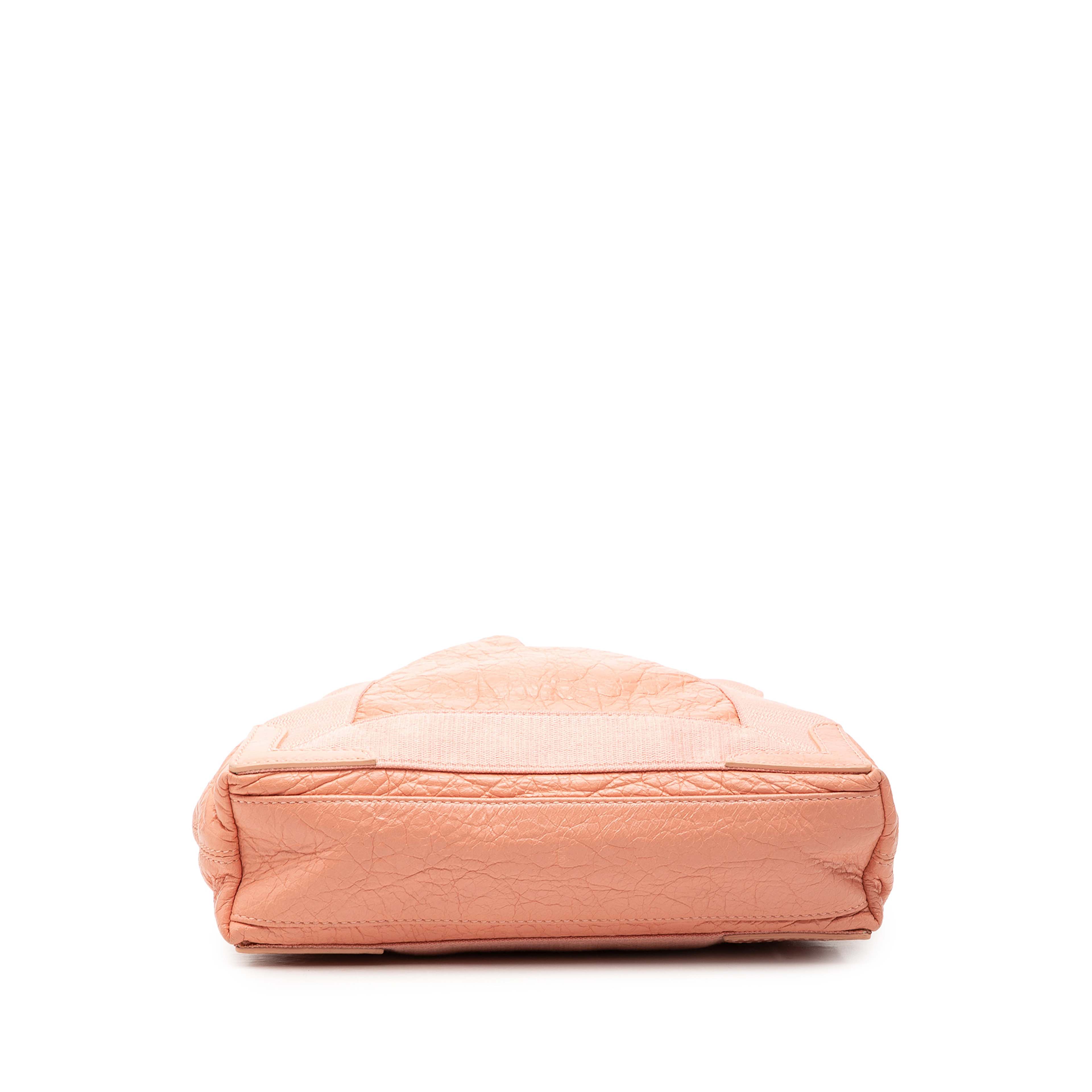 Balenciaga Lambskin Navy Cabas Xs, från Luxclusif, i färgen rosa. Klicka för att öppna bilden i stort format