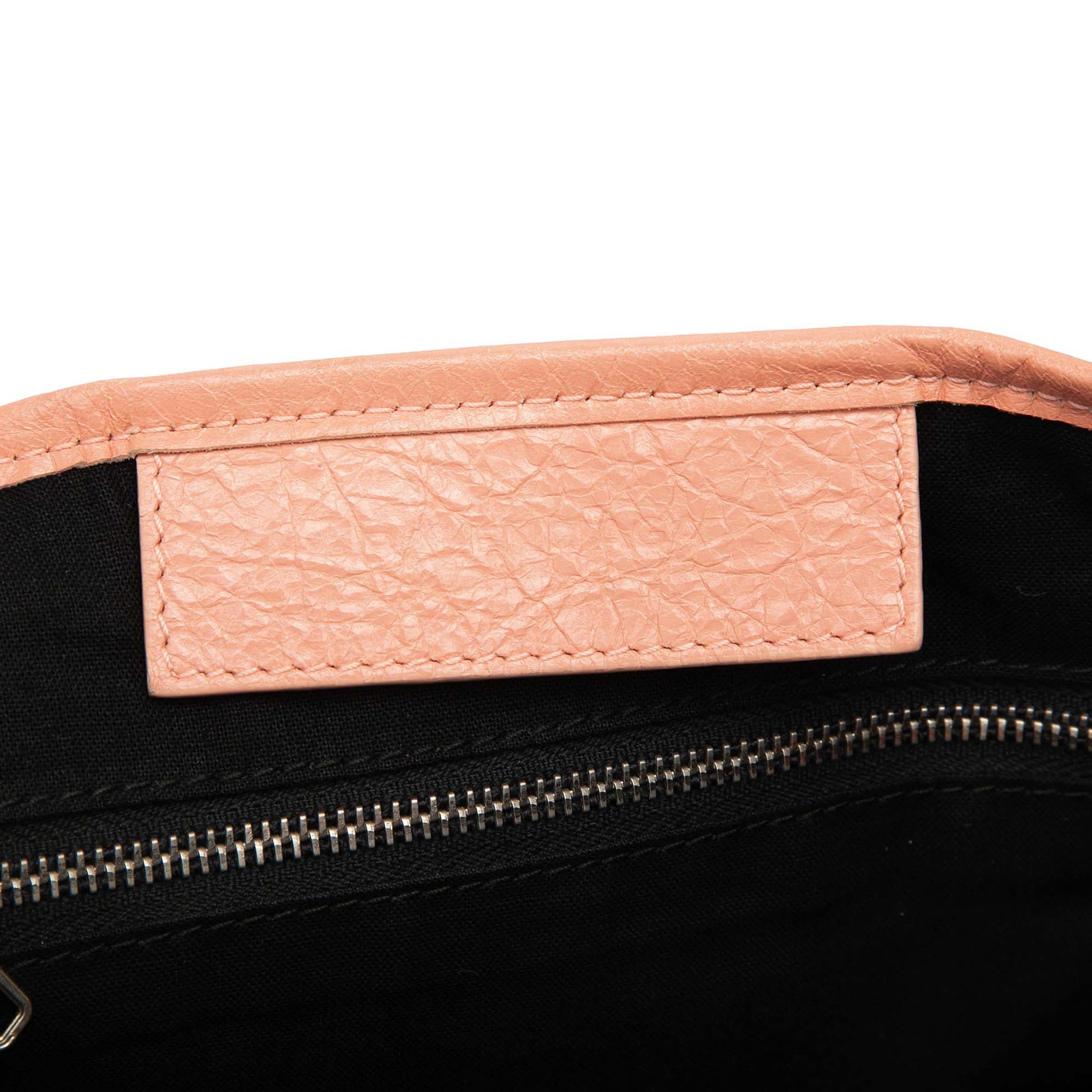 Balenciaga Lambskin Navy Cabas Xs, från Luxclusif, i färgen rosa. Klicka för att öppna bilden i stort format