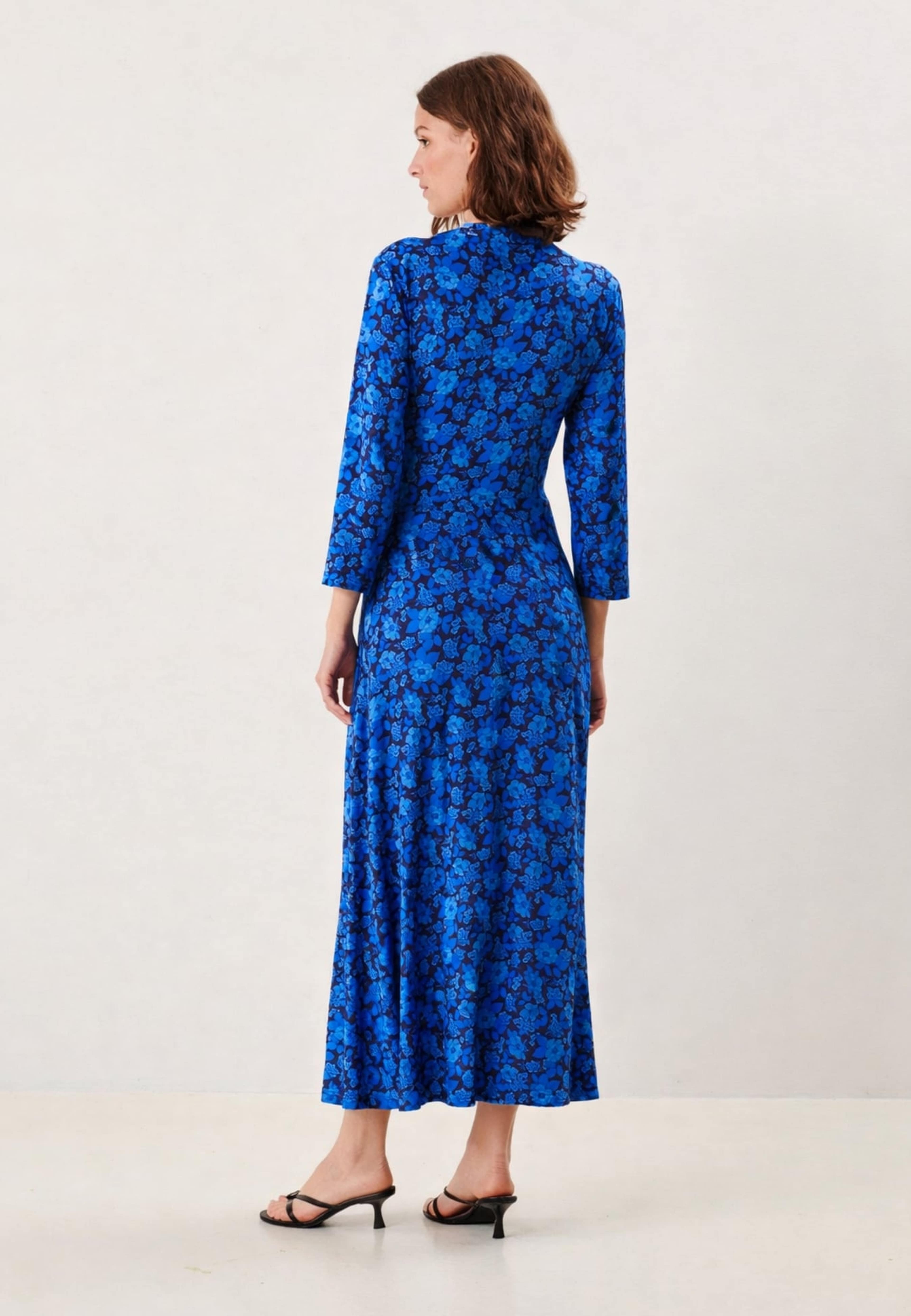 Clary Dress, från Jumperfabriken, i färgen blue. Klicka för att öppna bilden i stort format