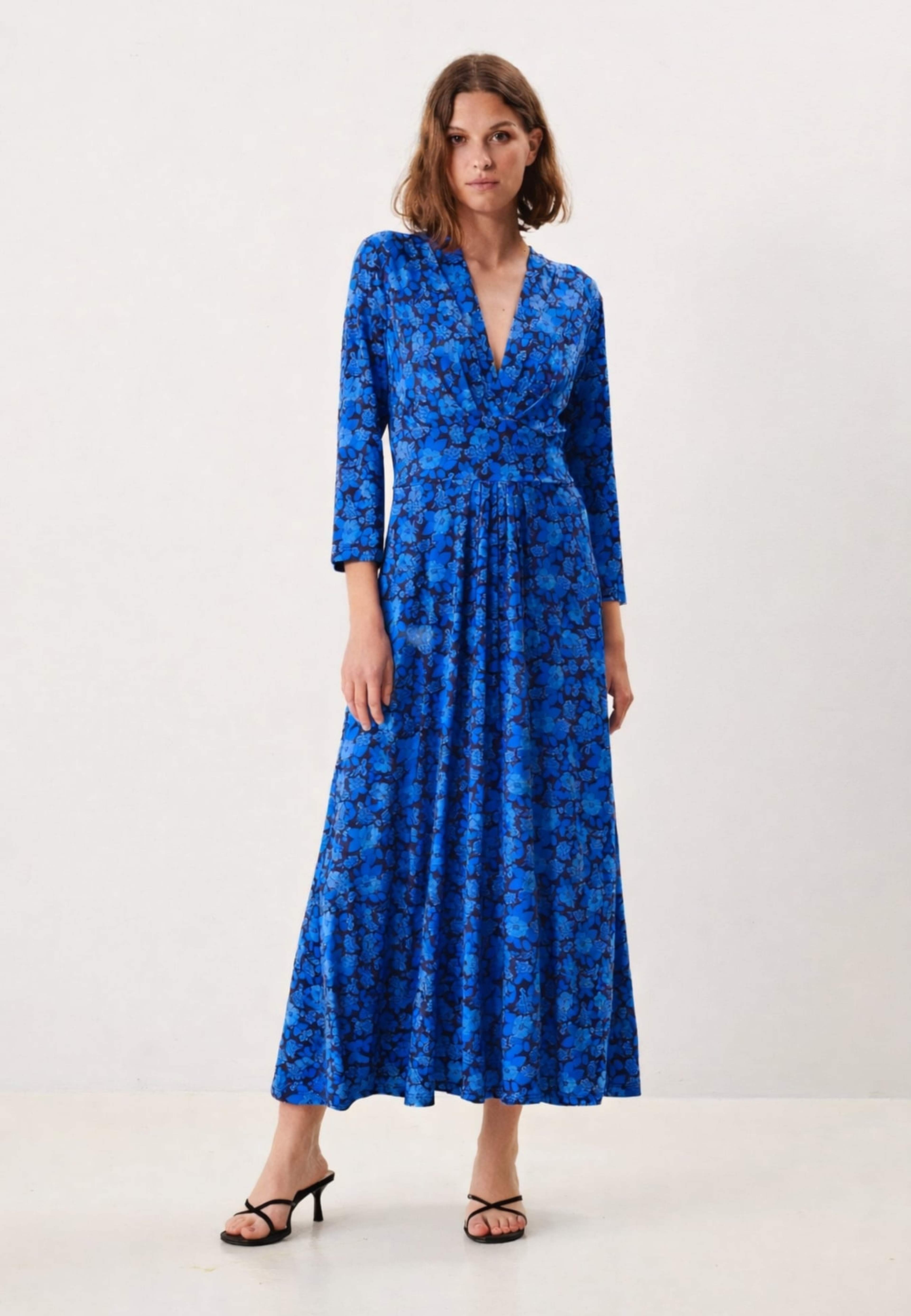 Clary Dress, från Jumperfabriken, i färgen blue. Klicka för att öppna bilden i stort format