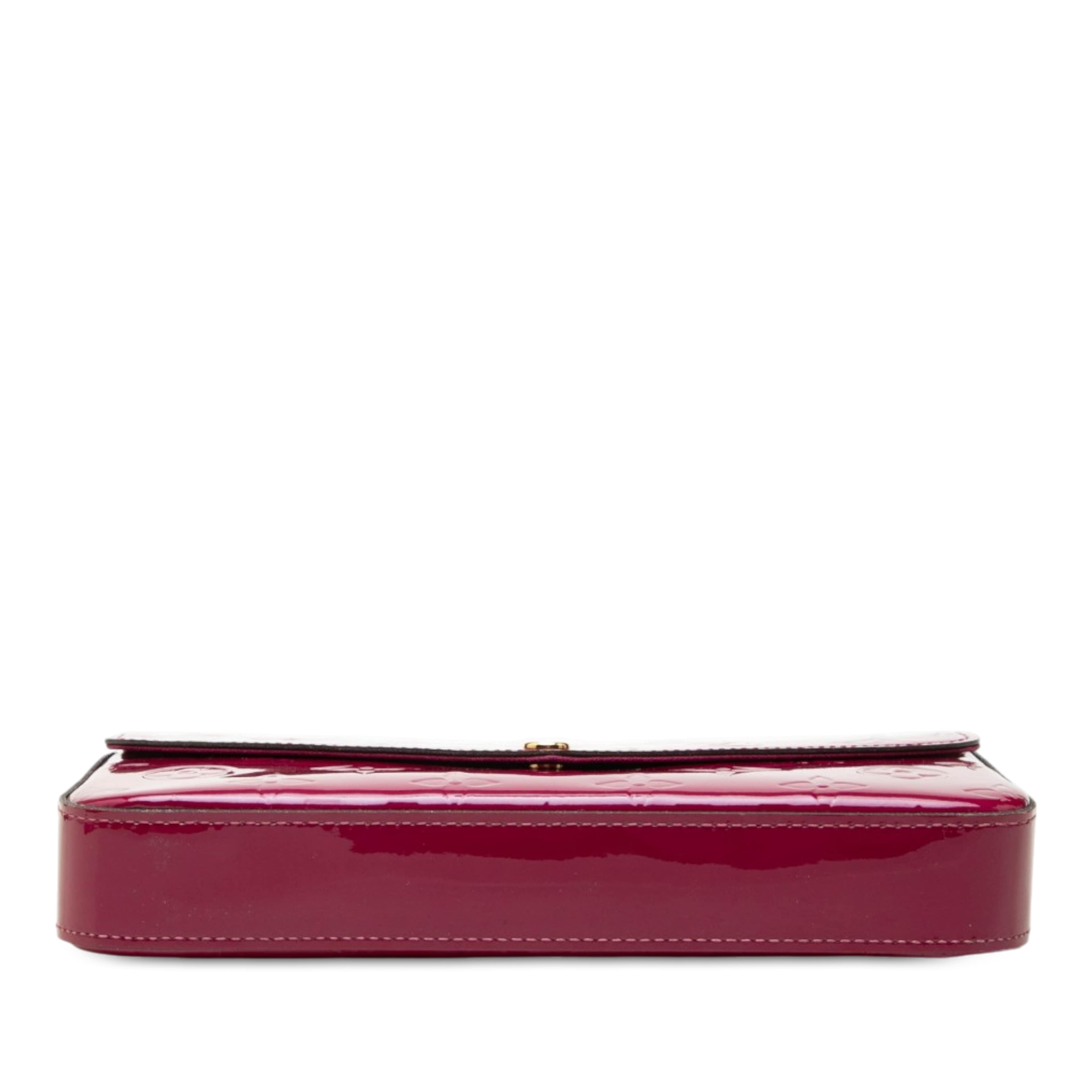 Louis Vuitton Monogram Vernis Pochette Felicie, från Luxclusif, i färgen rosa. Klicka för att öppna bilden i stort format
