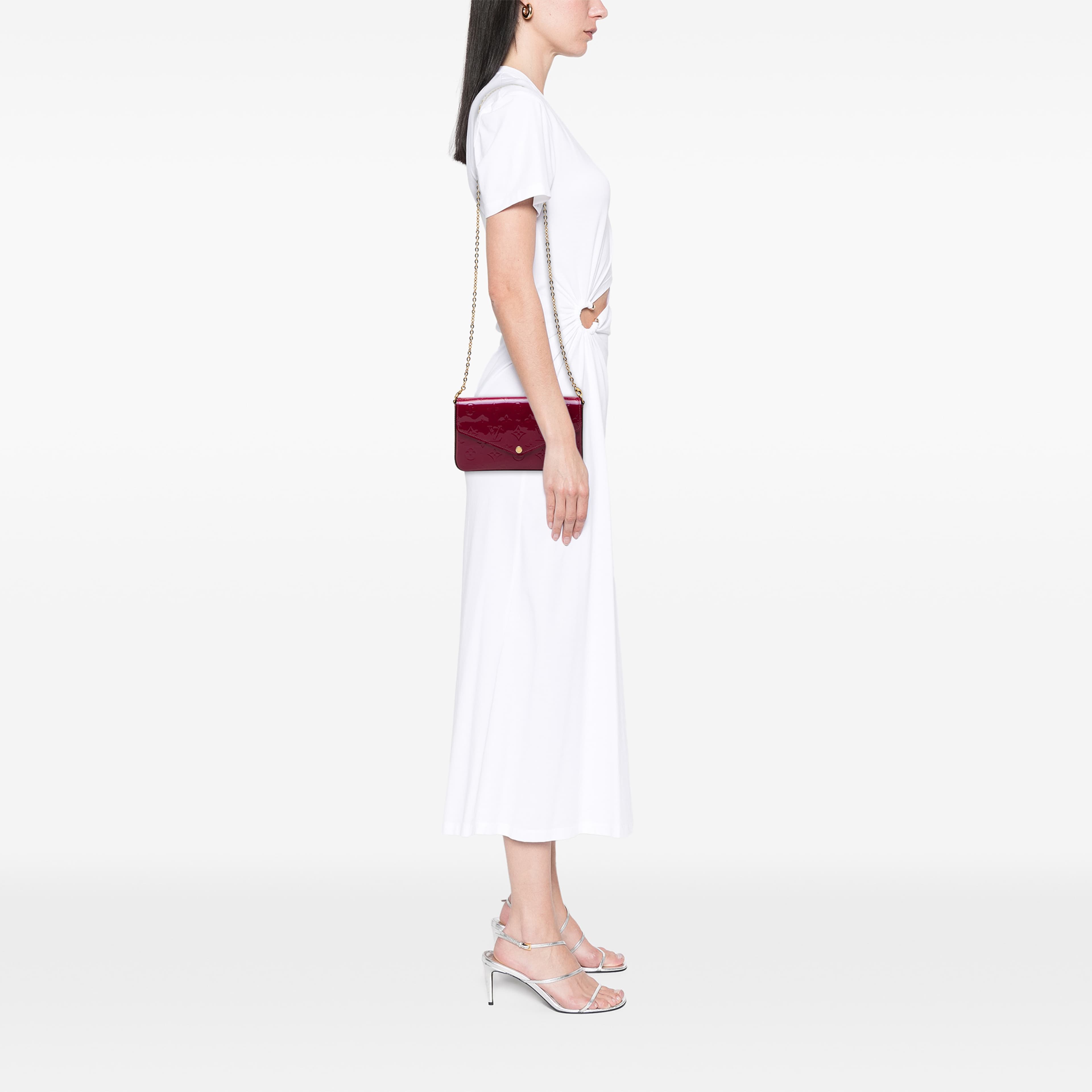 Louis Vuitton Monogram Vernis Pochette Felicie, från Luxclusif, i färgen rosa. Klicka för att öppna bilden i stort format