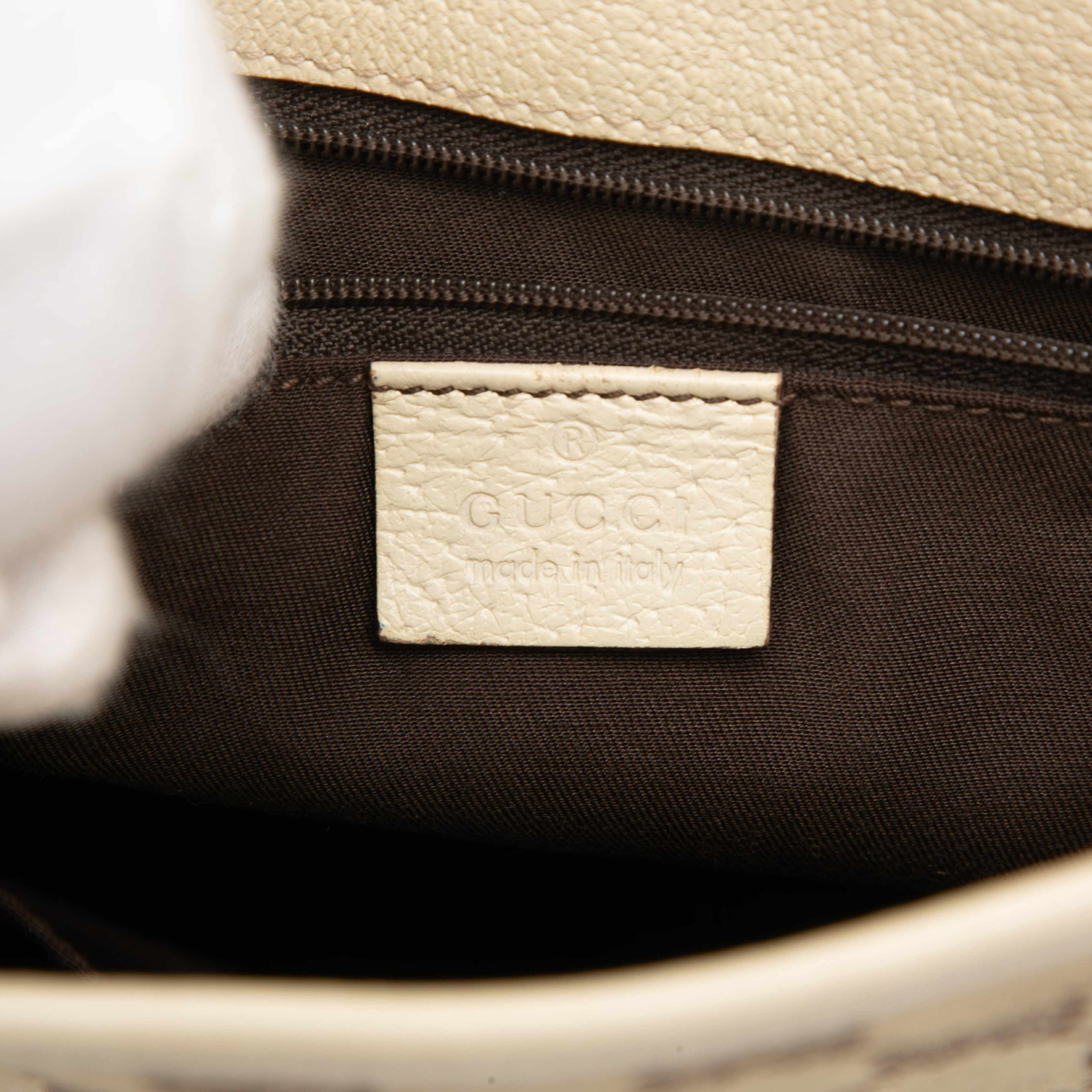 Gucci Gg Canvas Eclipse Crossbody, från Luxclusif, i färgen beige. Klicka för att öppna bilden i stort format