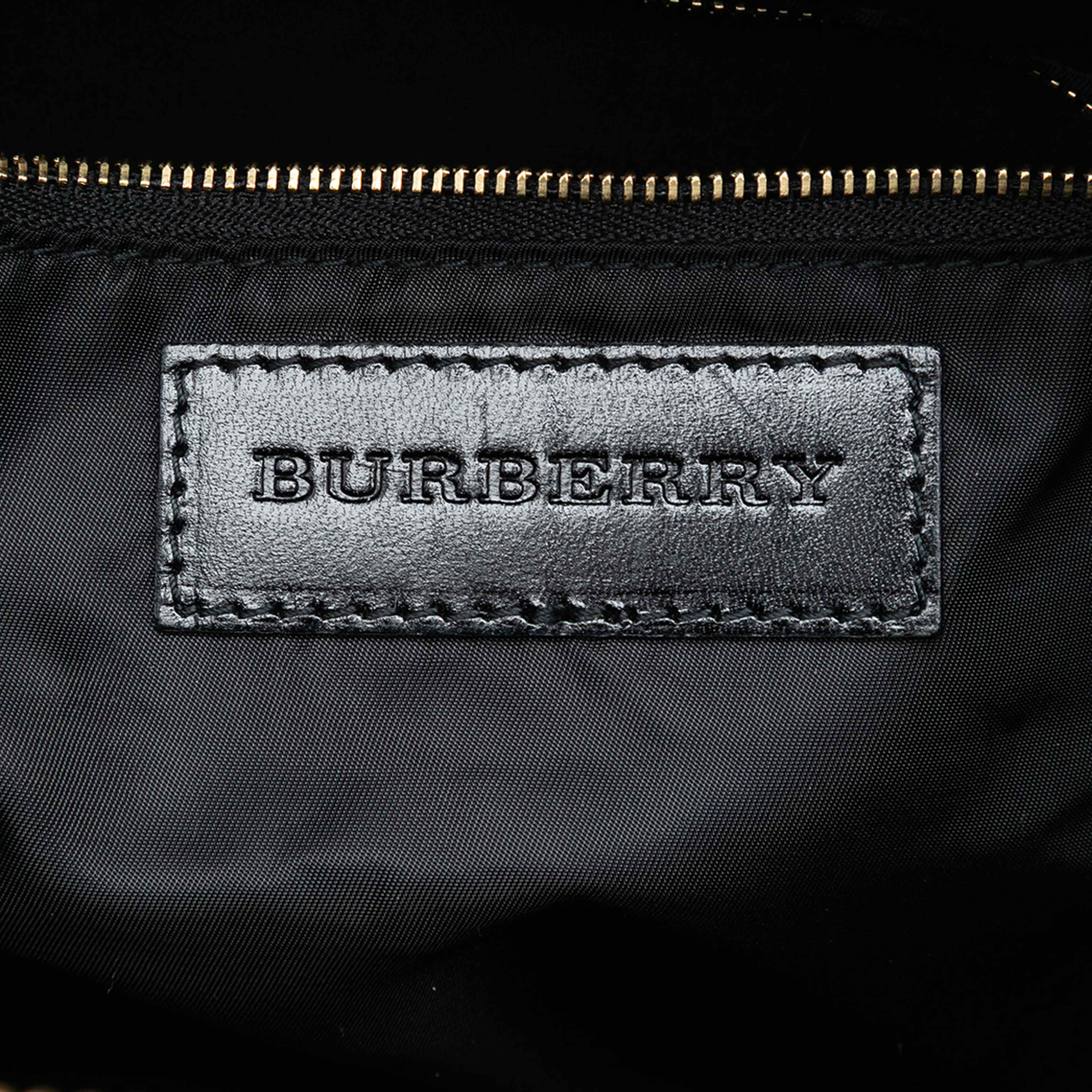 Burberry Beat Check Nylon Ellers Satchel, från Luxclusif, i färgen black. Klicka för att öppna bilden i stort format
