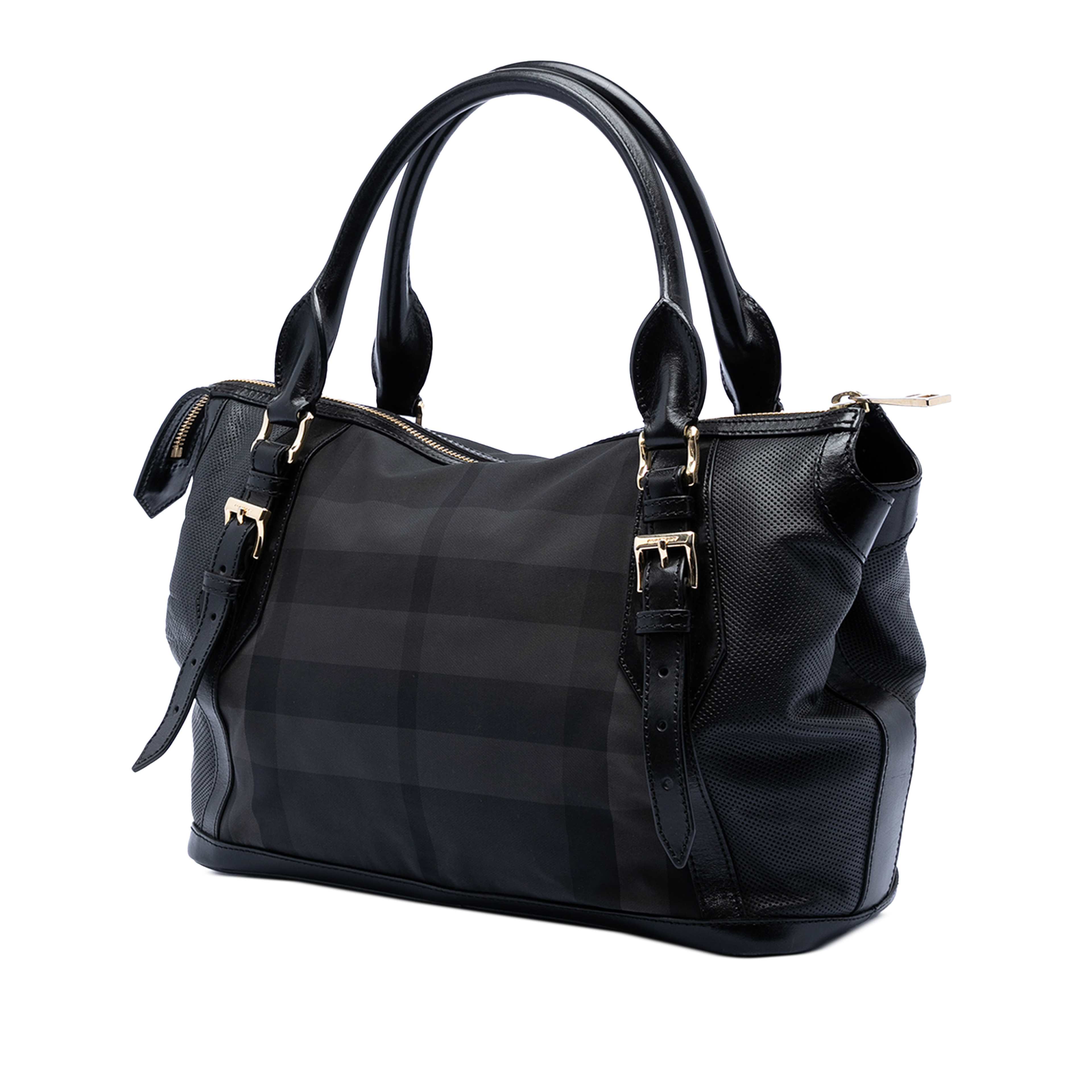 Burberry Beat Check Nylon Ellers Satchel, från Luxclusif, i färgen svart. Klicka för att öppna bilden i stort format