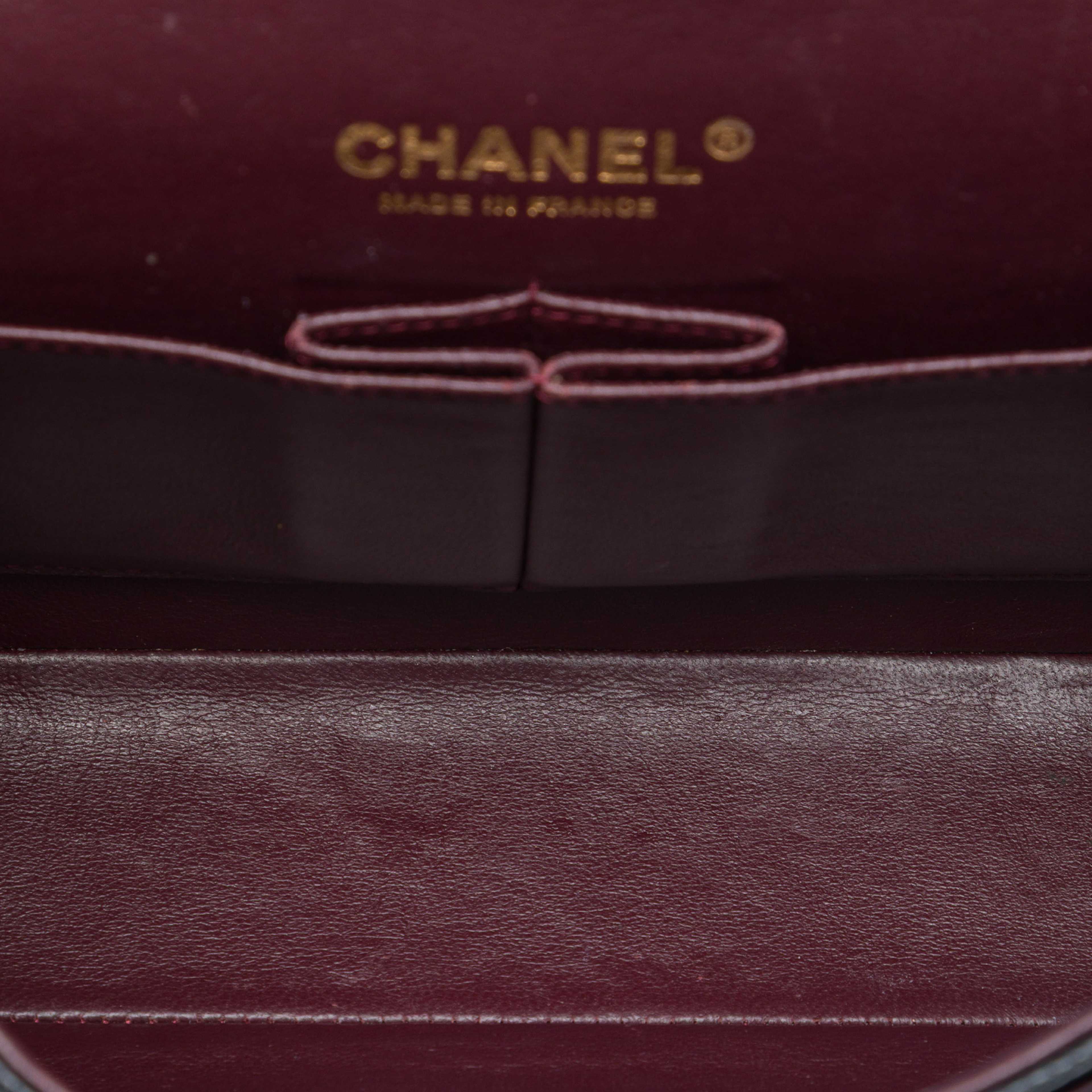 Chanel Medium Classic Caviar Double Flap, från Luxclusif, i färgen black. Klicka för att öppna bilden i stort format