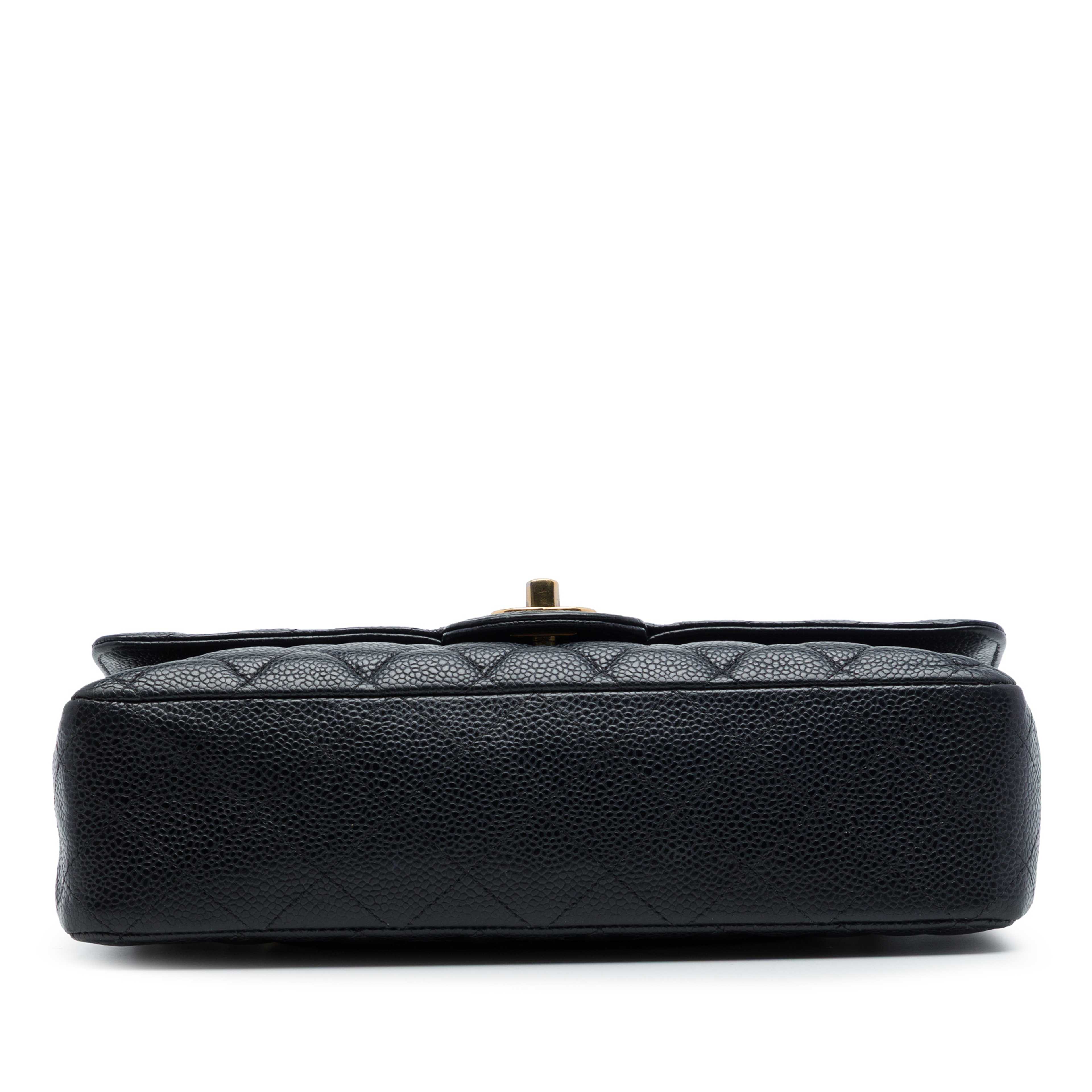 Chanel Medium Classic Caviar Double Flap, från Luxclusif, i färgen svart. Klicka för att öppna bilden i stort format