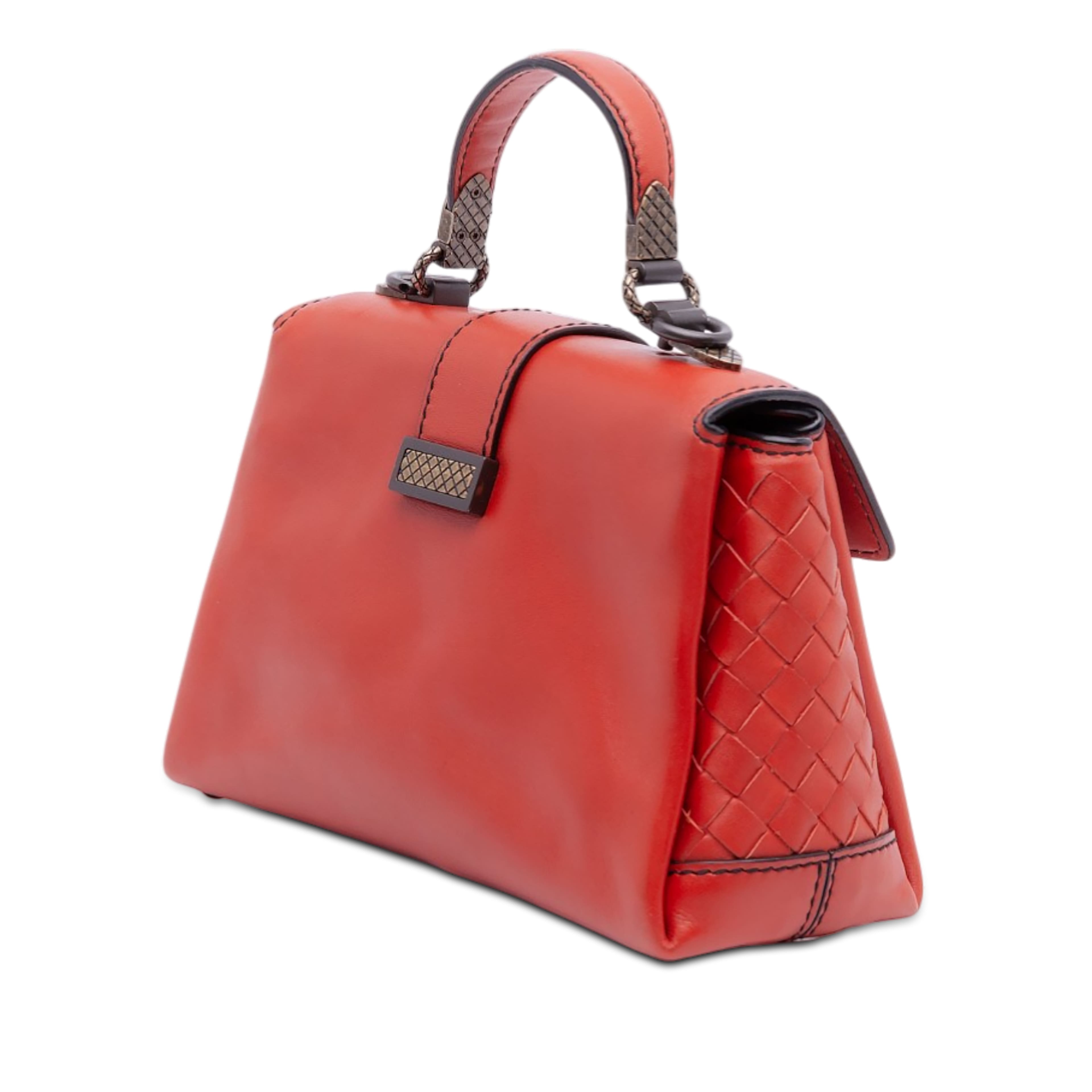 Bottega Veneta Mini Intrecciato Trimmed Nappa Piazza Top Handle Satchel, från Luxclusif, i färgen dark orange. Klicka för att öppna bilden i stort format