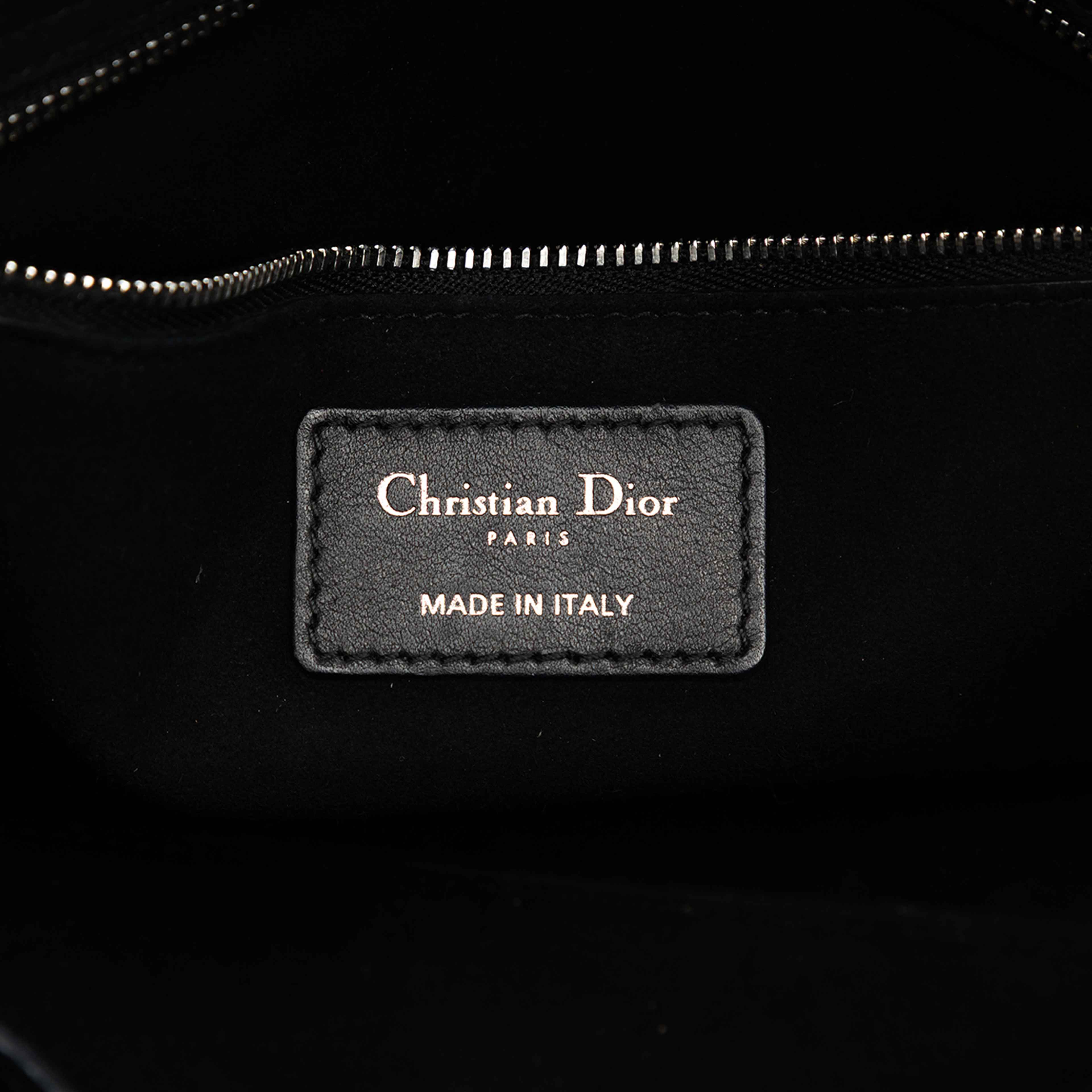 Dior Medium Calfskin Cannage Embossed Flower Studded Supple Lady Dior, från Luxclusif, i färgen black. Klicka för att öppna bilden i stort format