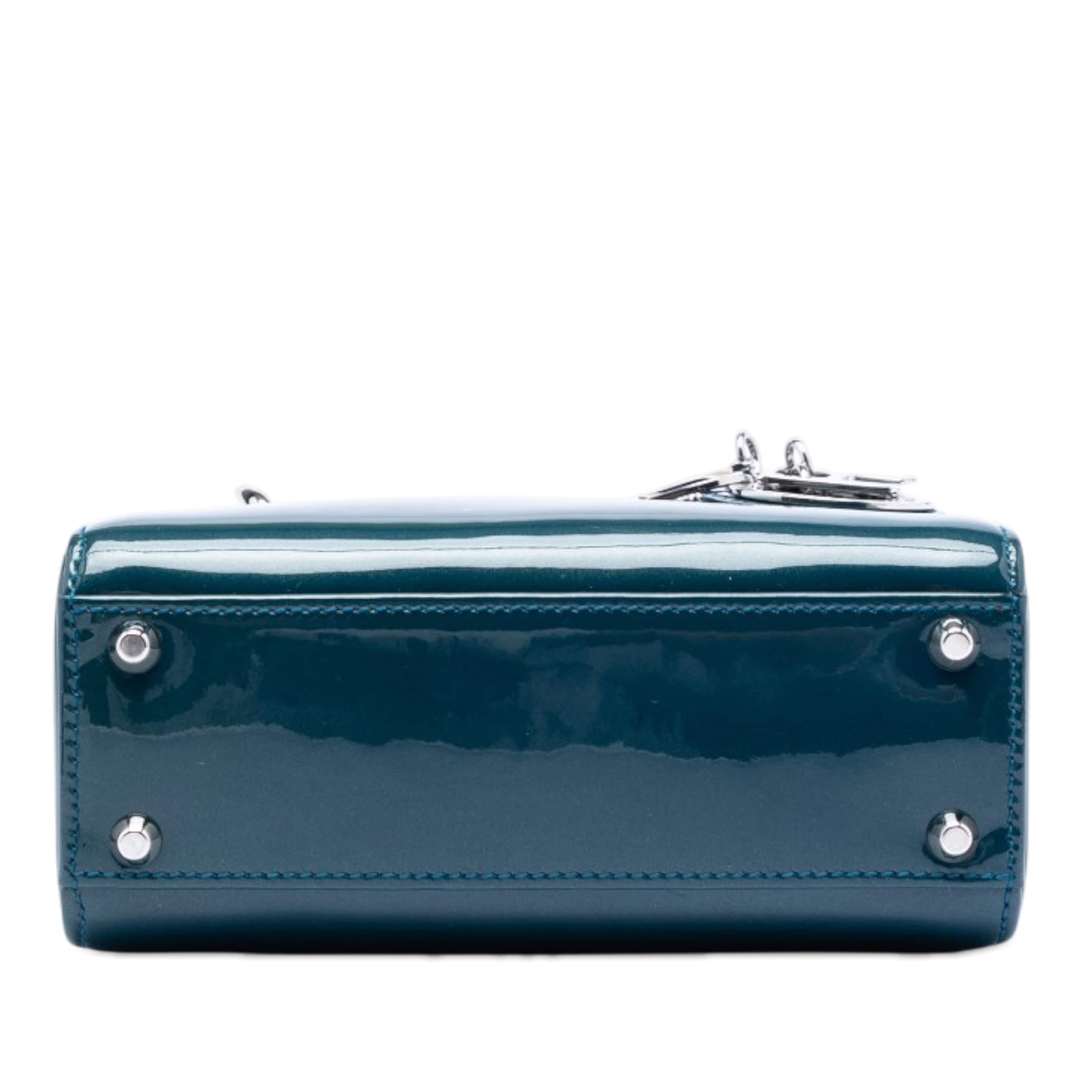Dior Mini Patent Lady Dior, från Luxclusif, i färgen peacock. Klicka för att öppna bilden i stort format