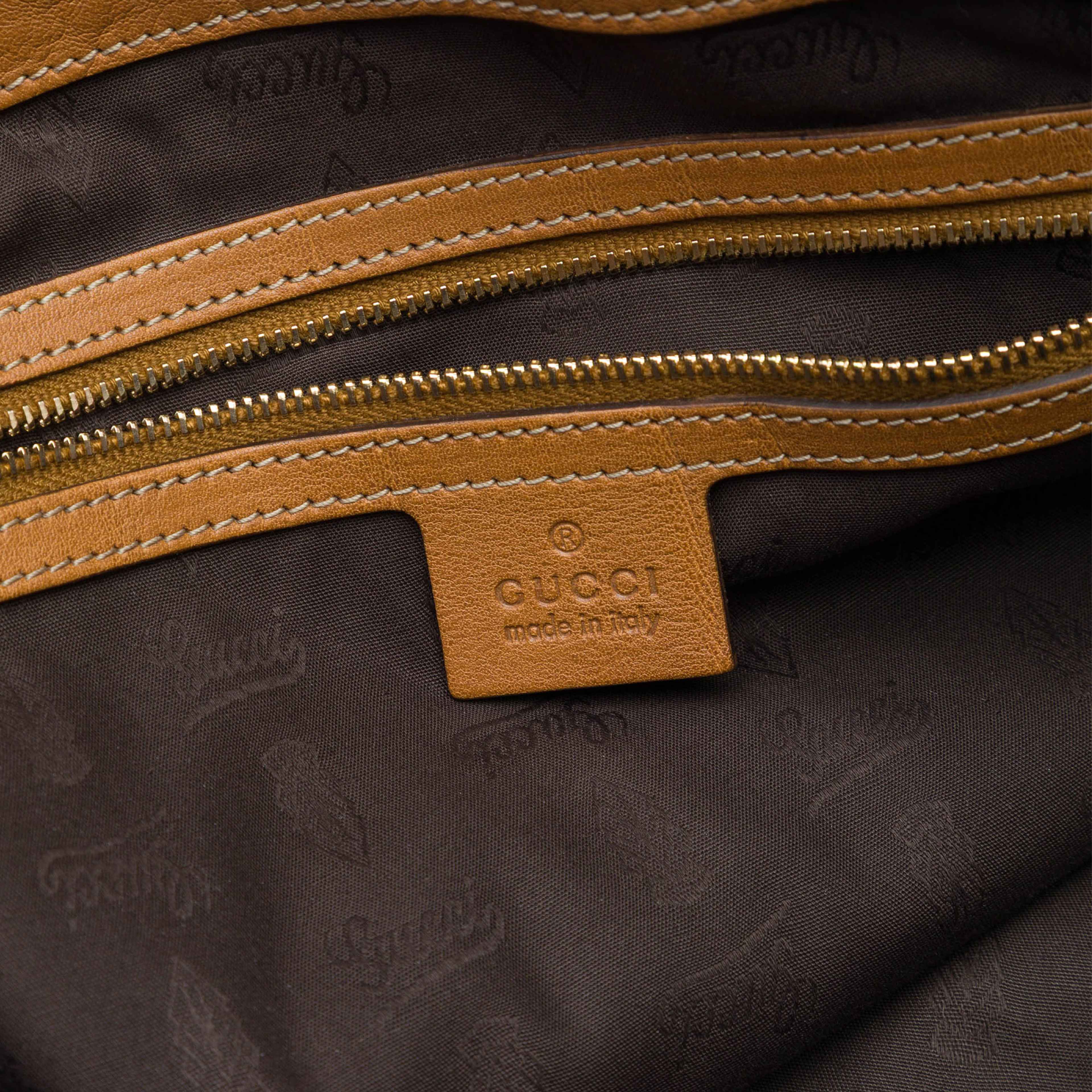 Gucci Large Gg Canvas Gg Charm Tote, från Luxclusif, i färgen beige. Klicka för att öppna bilden i stort format