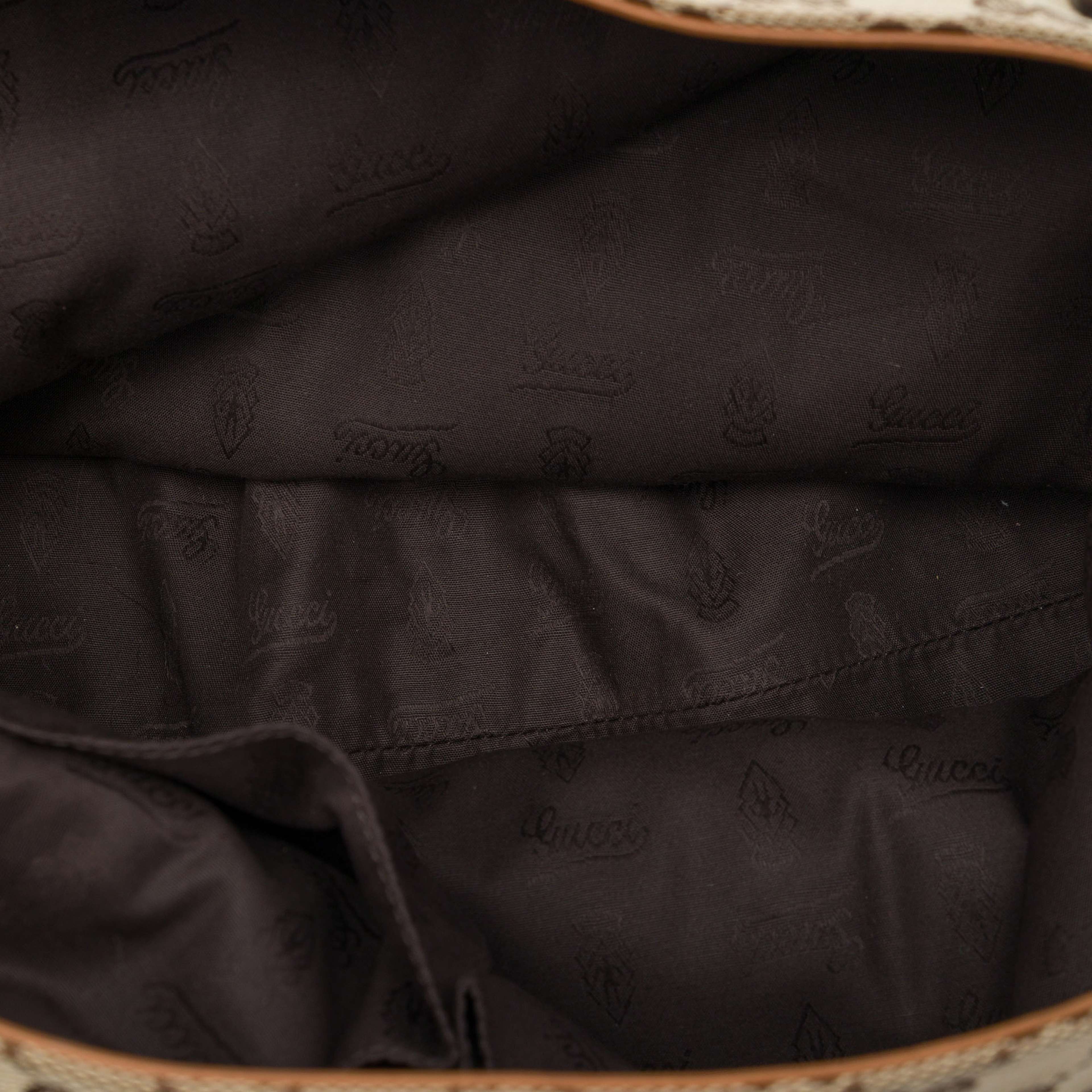 Gucci Large Gg Canvas Gg Charm Tote, från Luxclusif, i färgen beige. Klicka för att öppna bilden i stort format