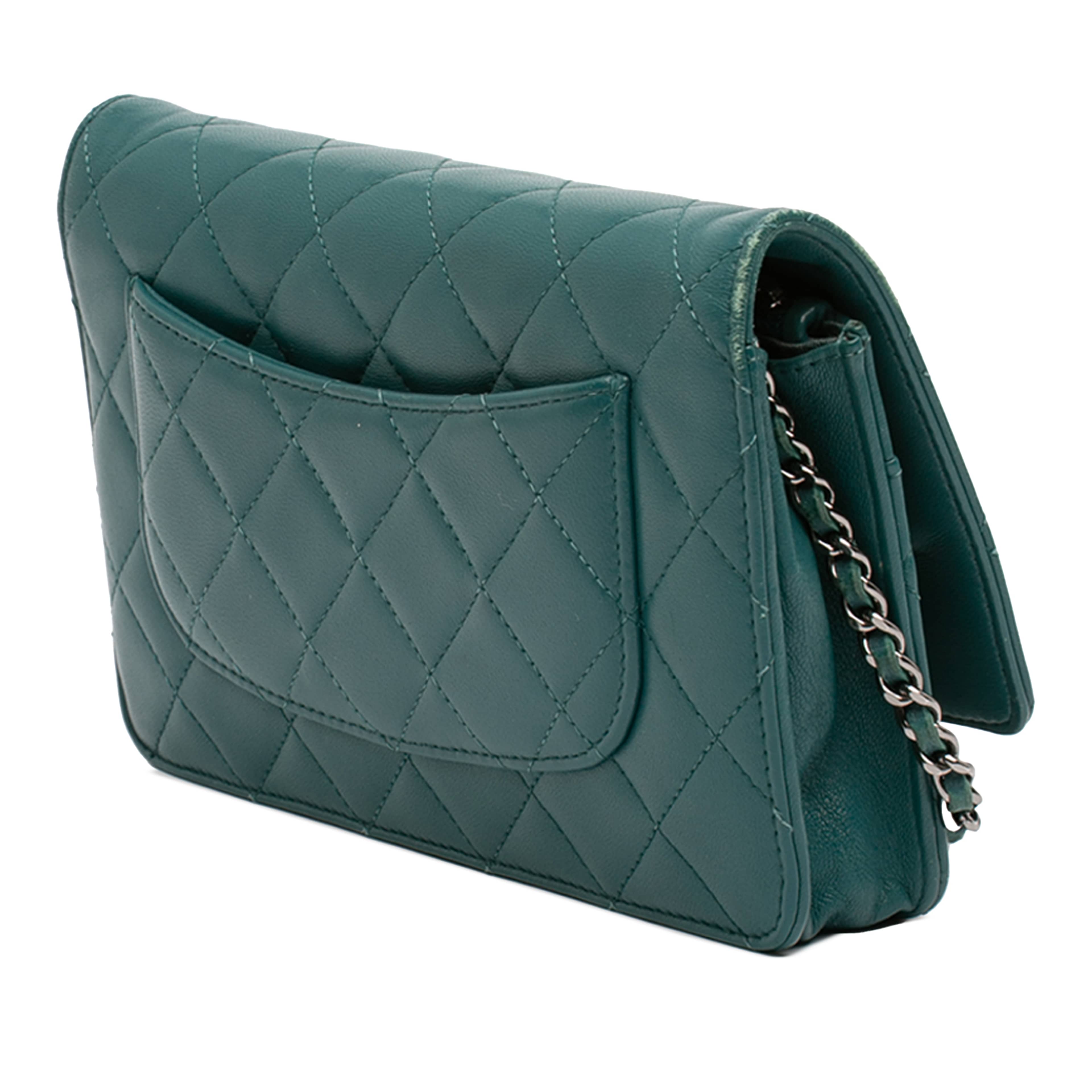 Chanel Cc Quilted Lambskin Wallet On Chain, från Luxclusif, i färgen peacock. Klicka för att öppna bilden i stort format