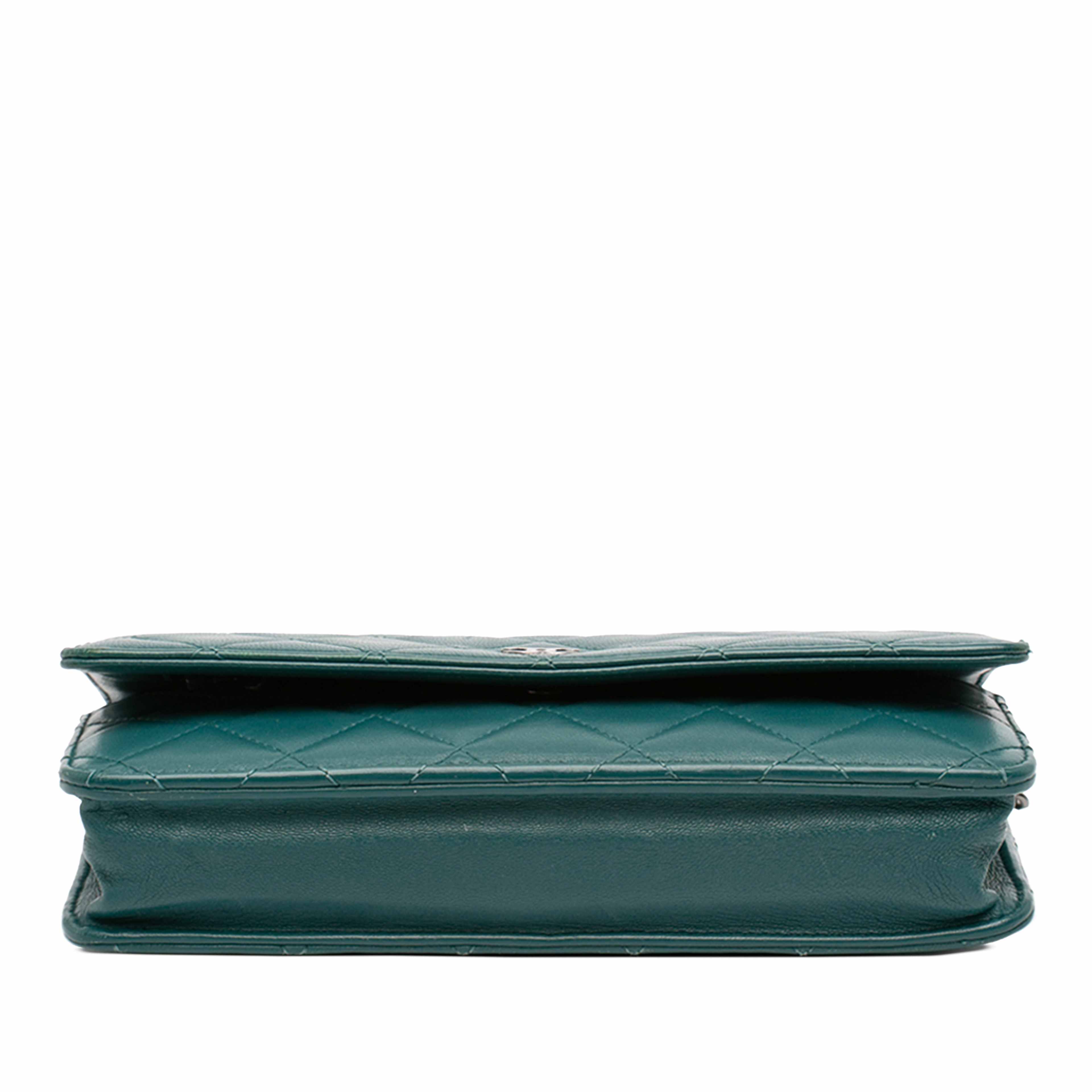 Chanel Cc Quilted Lambskin Wallet On Chain, från Luxclusif, i färgen peacock. Klicka för att öppna bilden i stort format