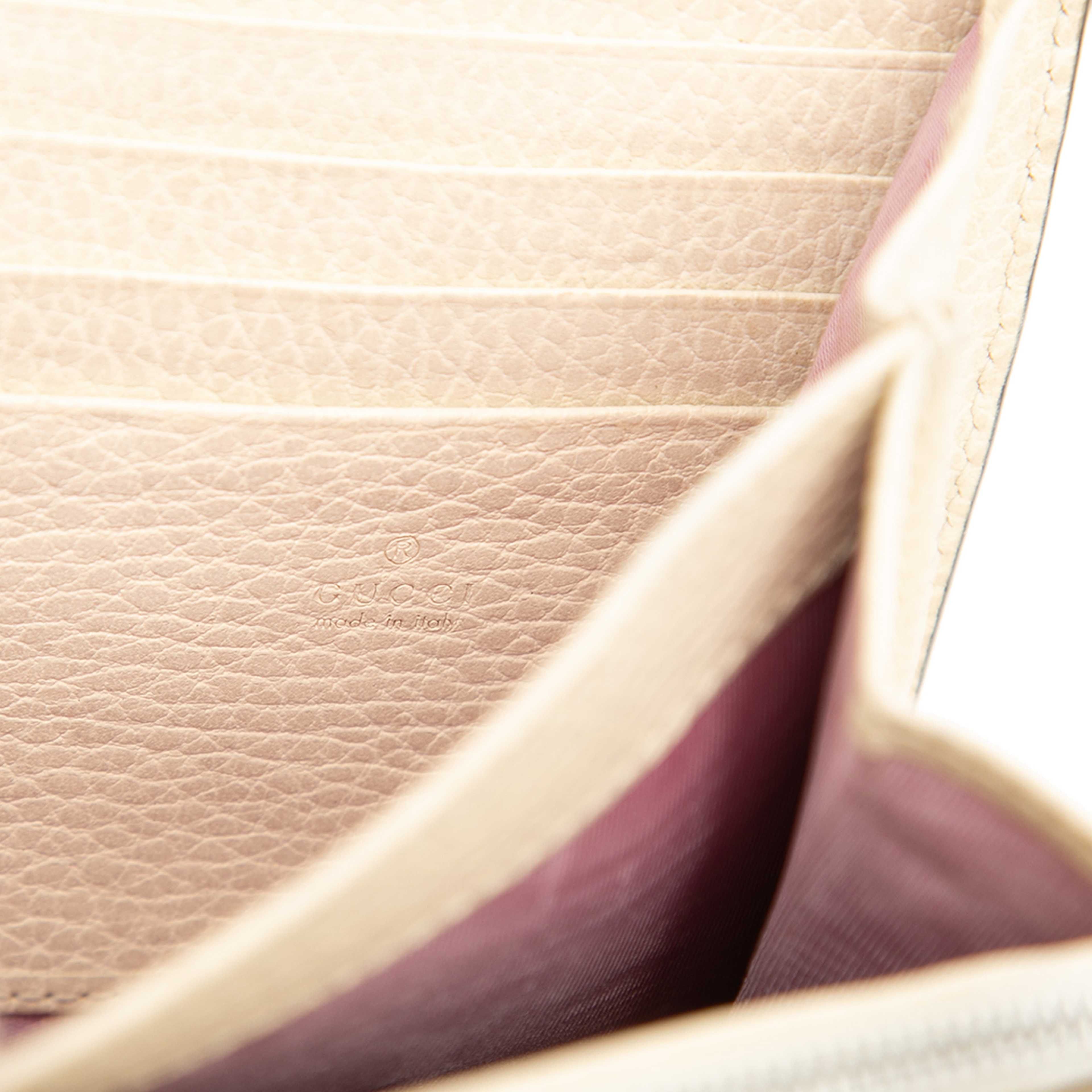 Gucci Calfskin Dionysus Wallet On Chain, från Luxclusif, i färgen light beige. Klicka för att öppna bilden i stort format