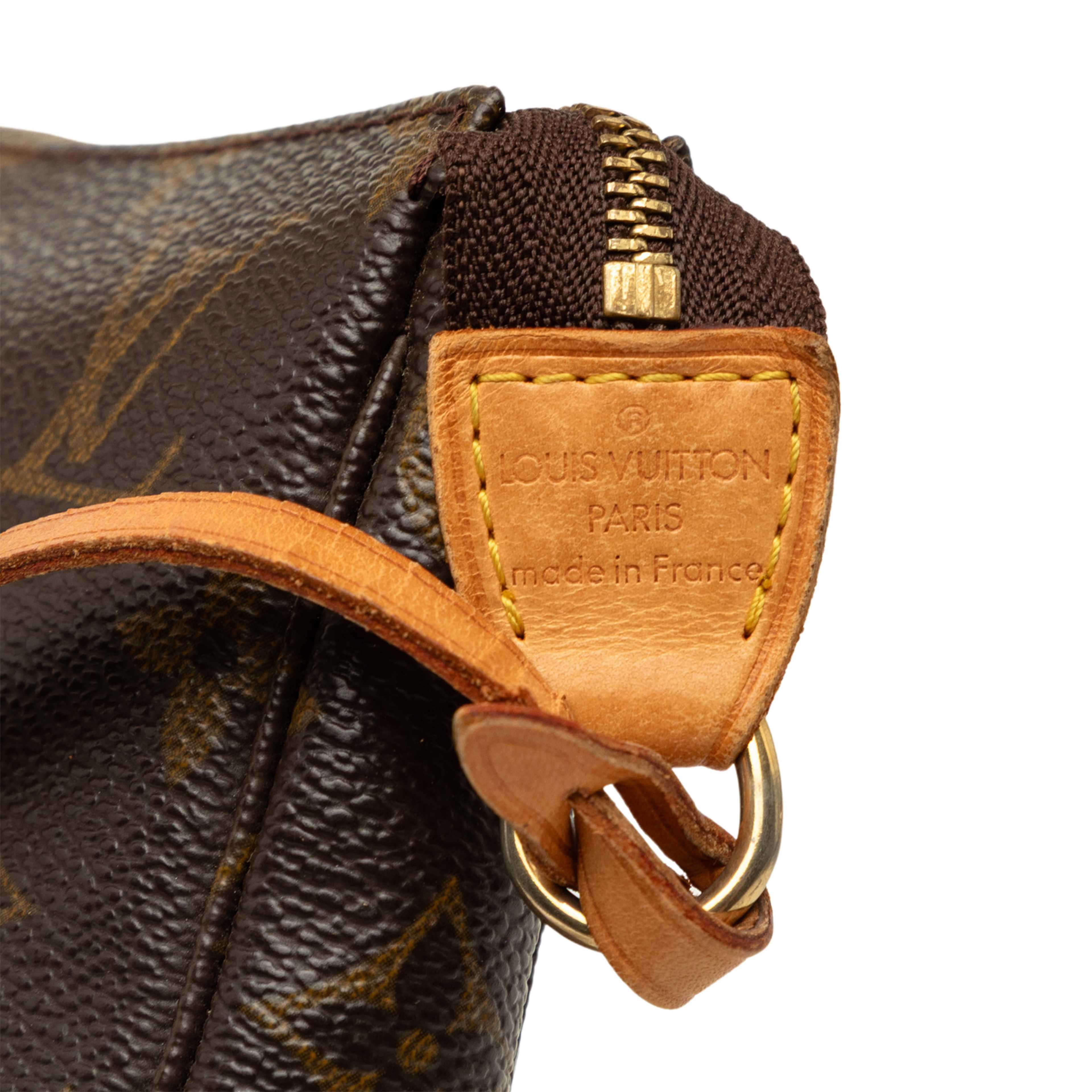 Louis Vuitton Monogram Pochette Accessoires, från Luxclusif, i färgen brun. Klicka för att öppna bilden i stort format