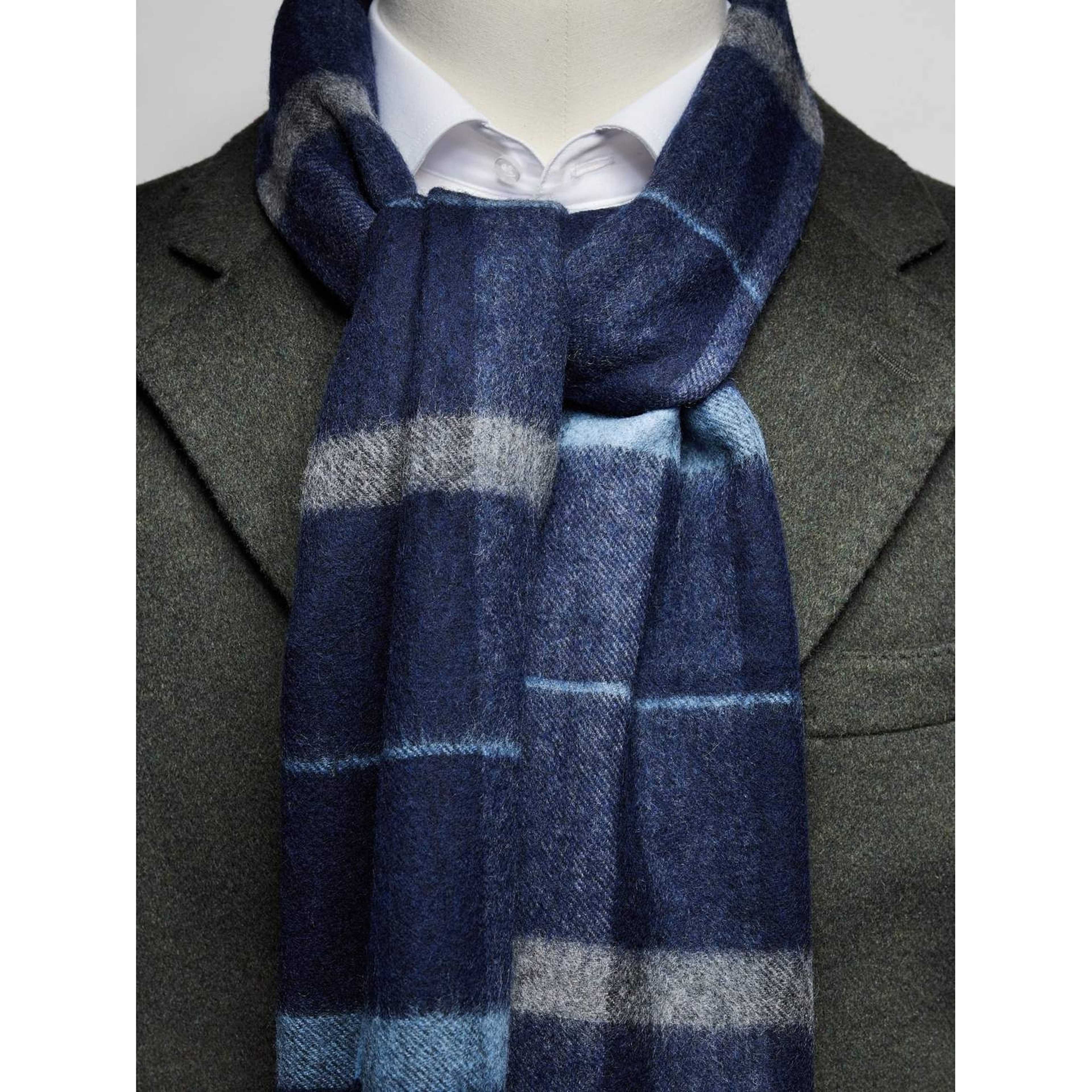 Winter Scarf, från John Henric, i färgen blue. Klicka för att öppna bilden i stort format
