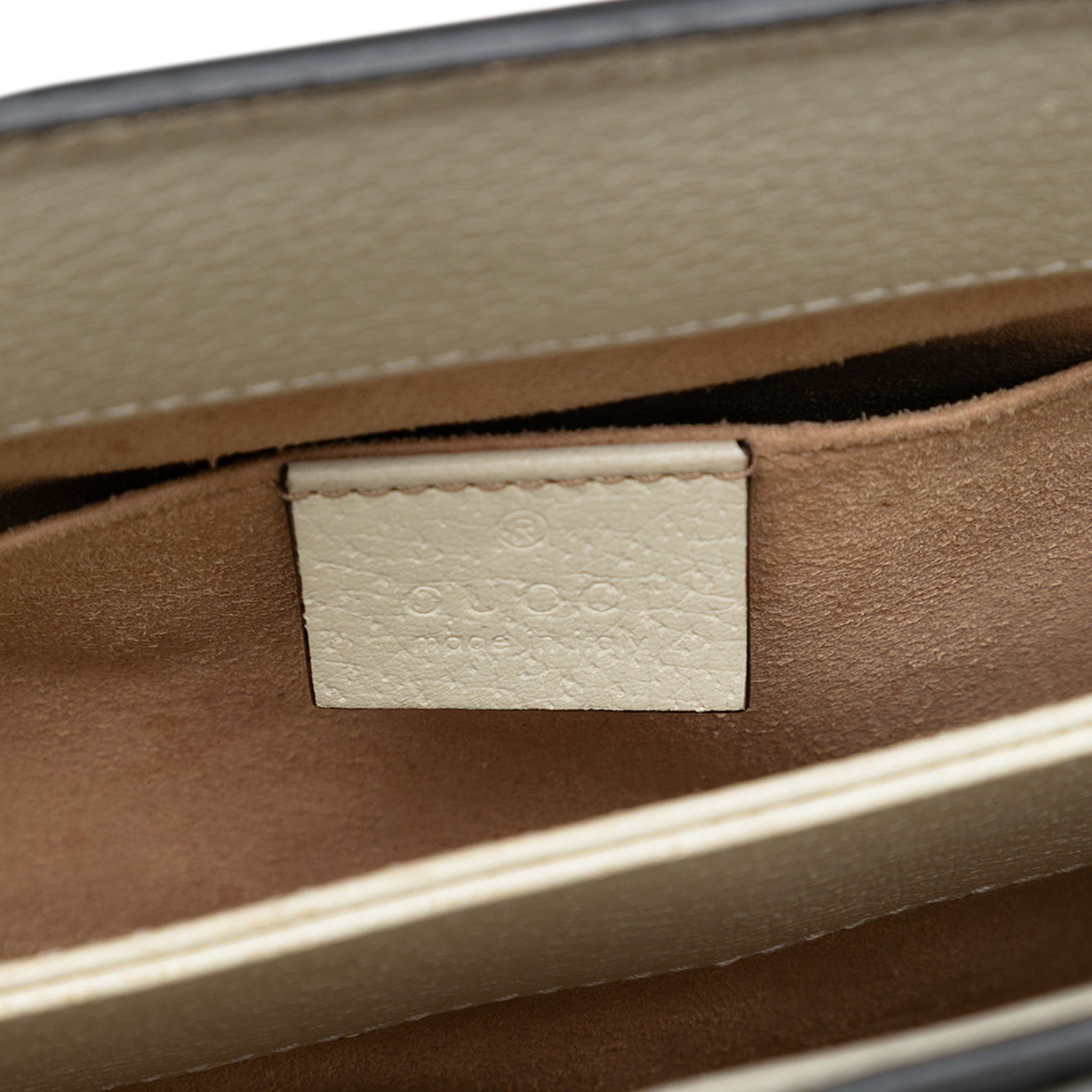 Gucci Small Gg Supreme Web Ophidia Chain Crossbody, från Luxclusif, i färgen beige. Klicka för att öppna bilden i stort format