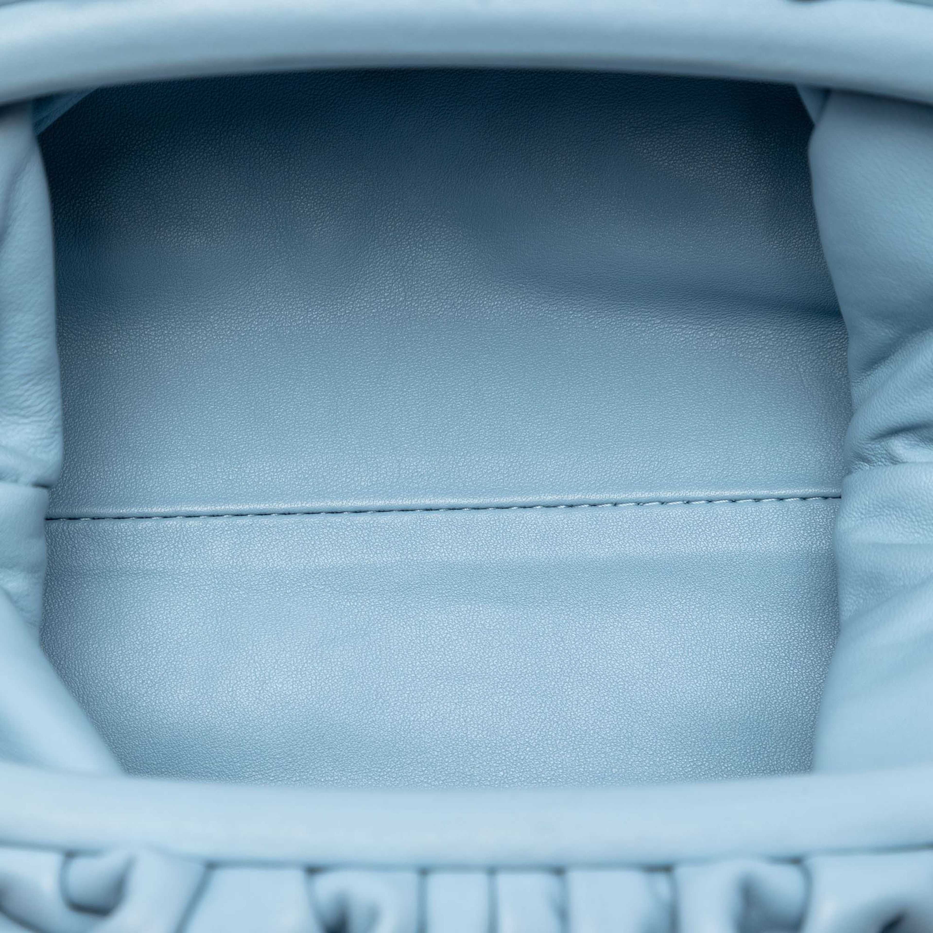 Bottega Veneta Lambskin The Mini Pouch Crossbody, från Luxclusif, i färgen light blue. Klicka för att öppna bilden i stort format