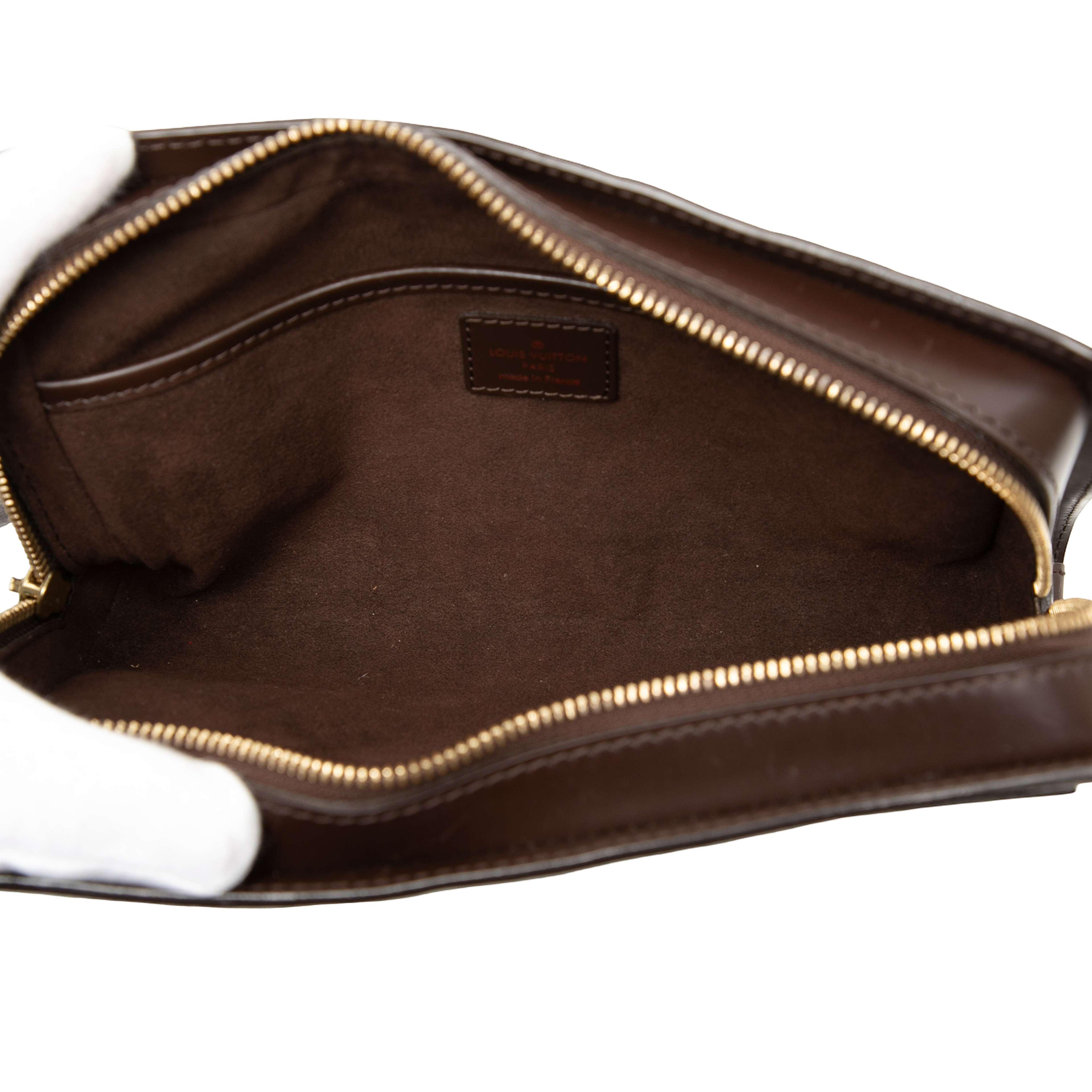Louis Vuitton Damier Ebene Saint Louis Pochette, från Luxclusif, i färgen brown. Klicka för att öppna bilden i stort format